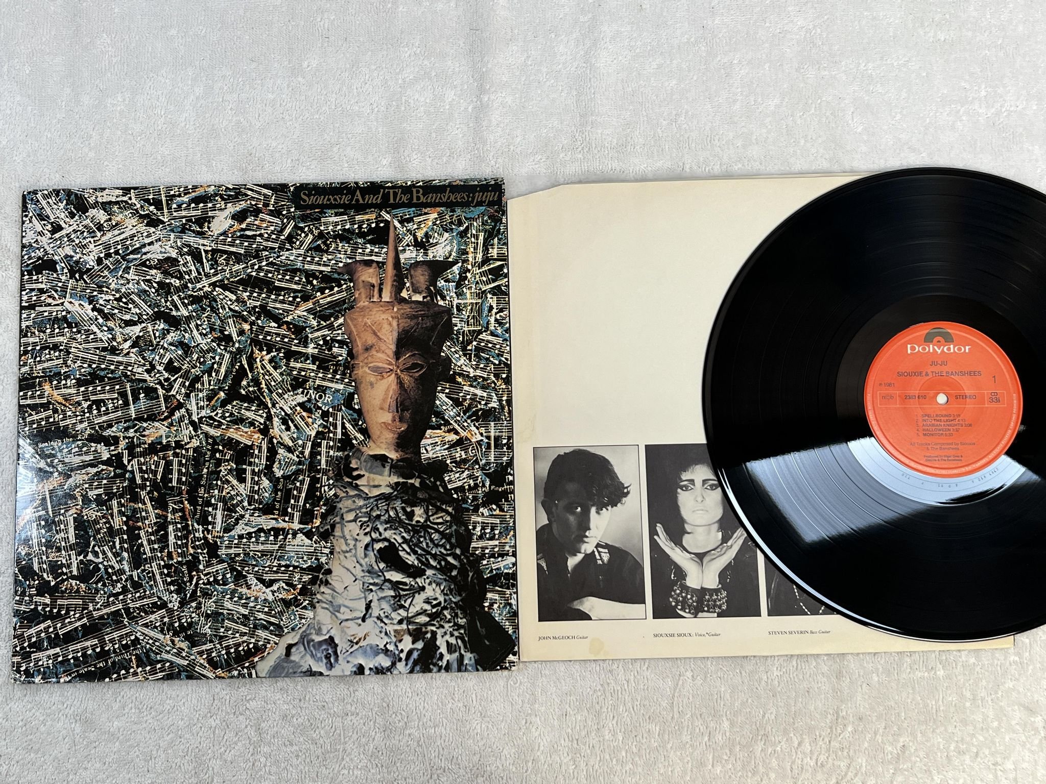 Omslagsbild för skivan SIOUXSIE & THE BANSHEES ju-ju LP -81 ncb POLYDOR 2380610