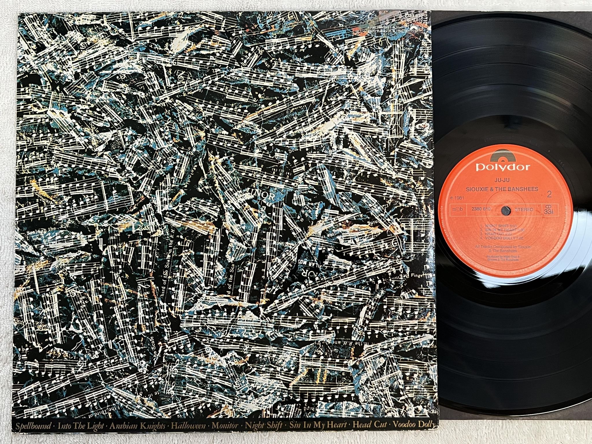Omslagsbild för skivan SIOUXSIE & THE BANSHEES ju-ju LP -81 ncb POLYDOR 2380610