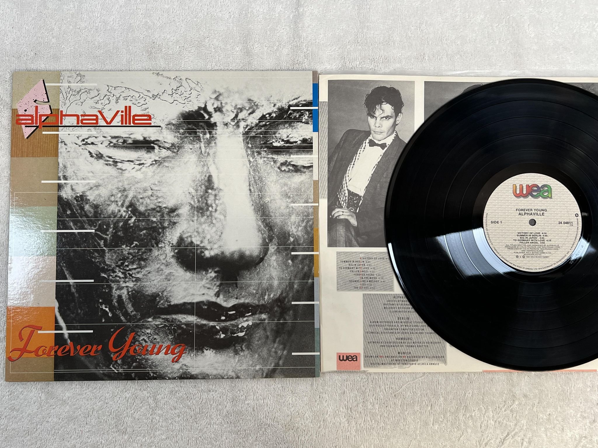 Omslagsbild för skivan ALPHAVILLE forever young LP -84 Can WEA 24 04811