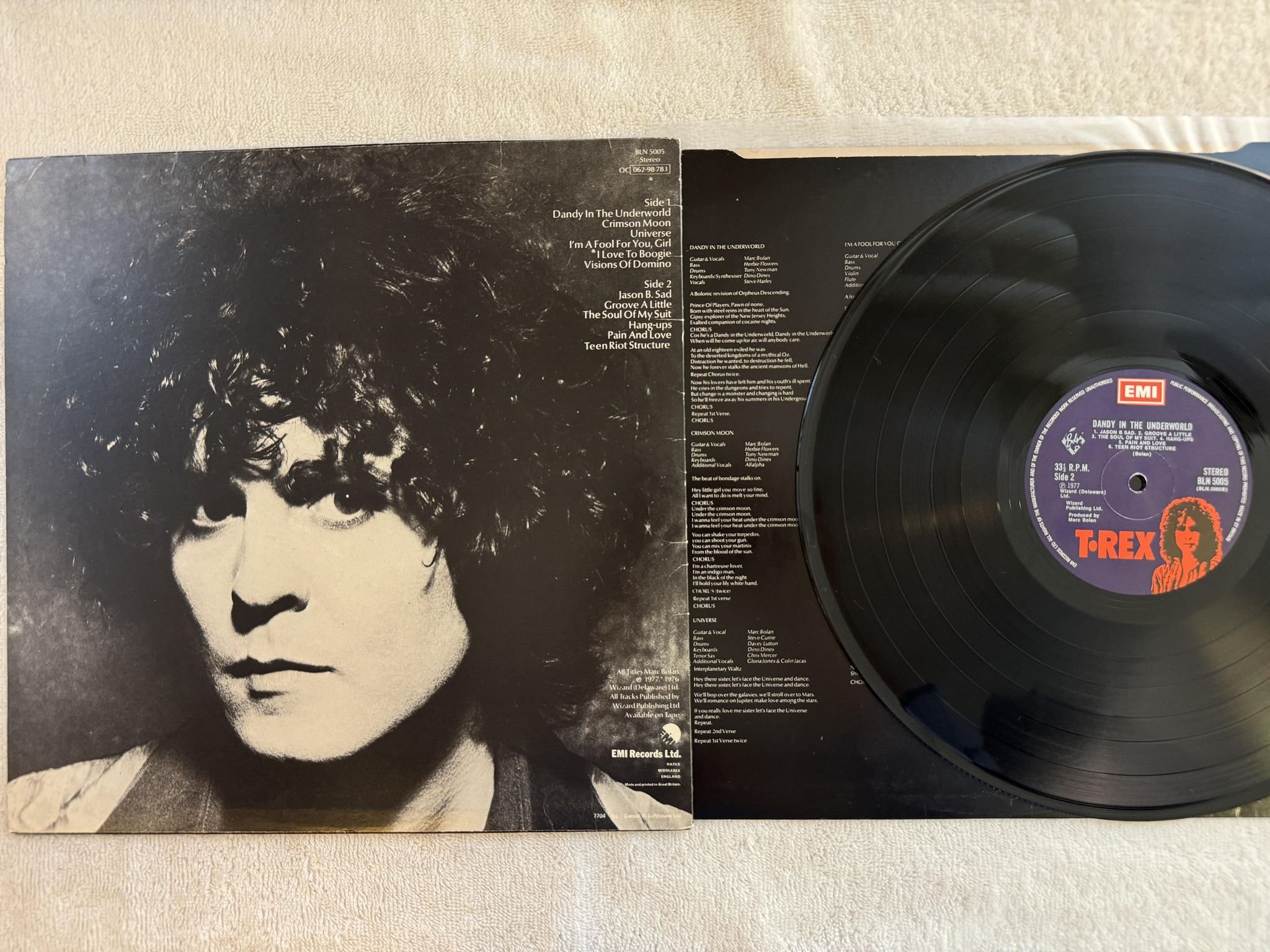 Omslagsbild för skivan T-REX Dandy in the underworld LP -77 UK EMI BLN 5005
