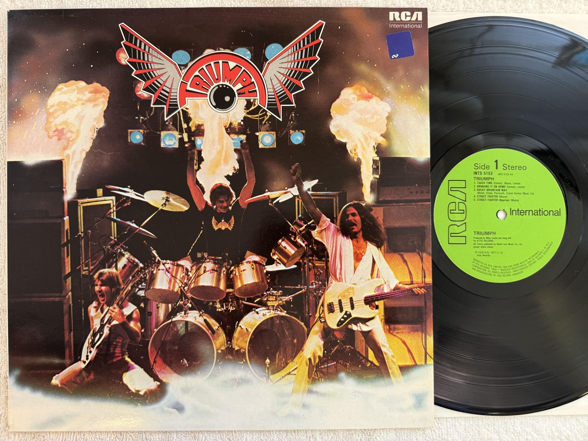 Omslagsbild för skivan TRIUMPH s/t LP UK RCA INTERNATIONAL INTS 5153