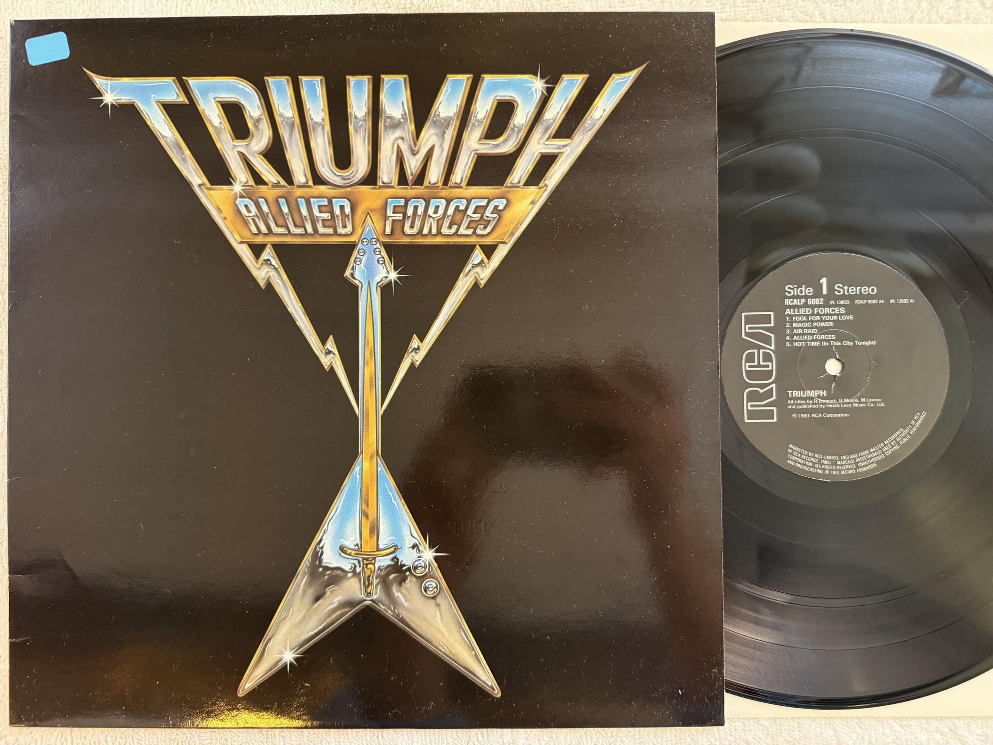 Omslagsbild för skivan TRIUMPH allied forces LP -81 UK RCA RCALP 6002