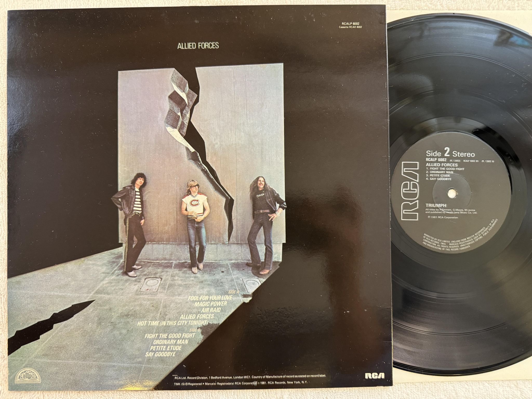 Omslagsbild för skivan TRIUMPH allied forces LP -81 UK RCA RCALP 6002