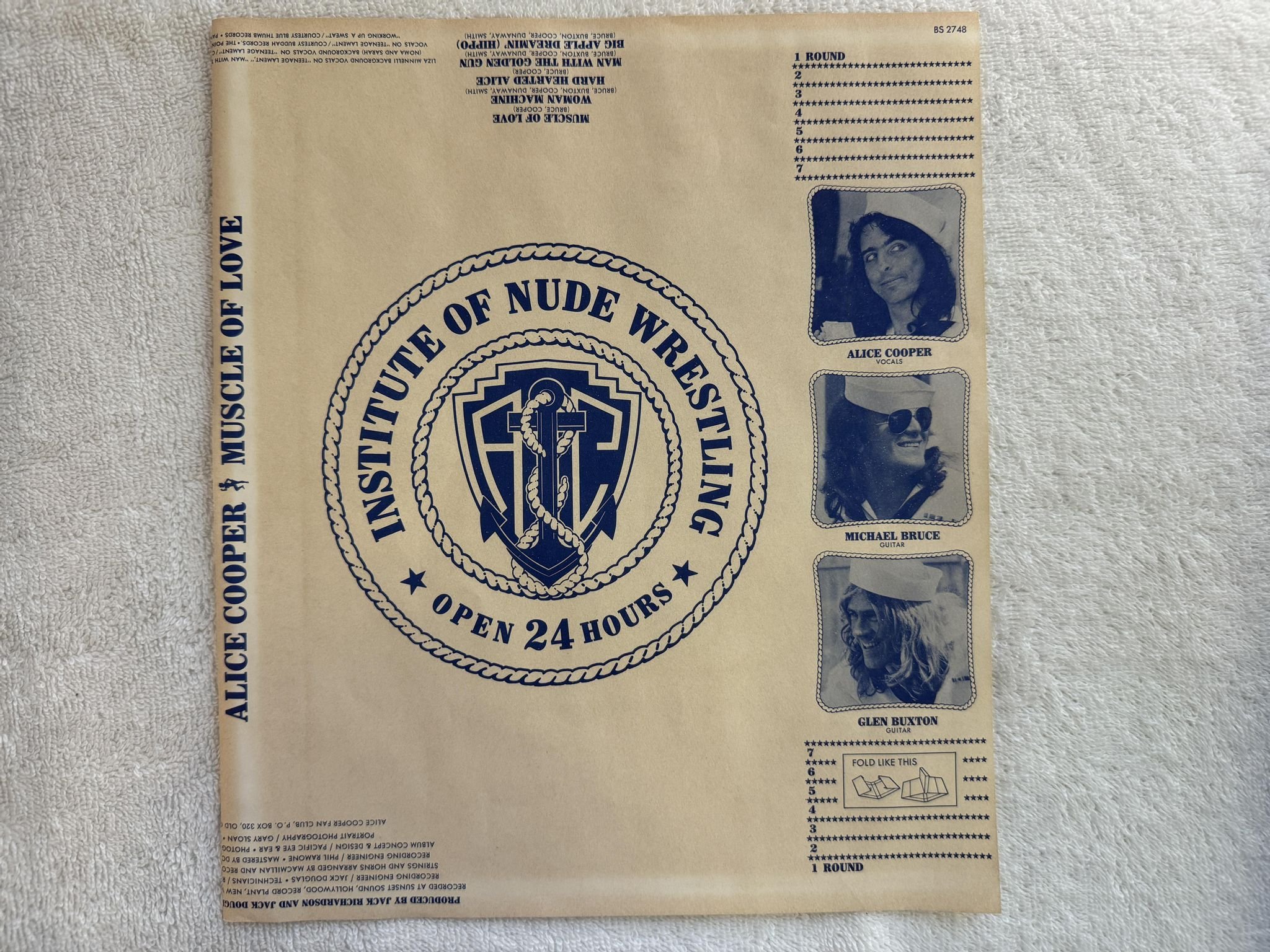 Omslagsbild för skivan ALICE COOPER muscle of love LP -73 US WARNER BROS BS 2748