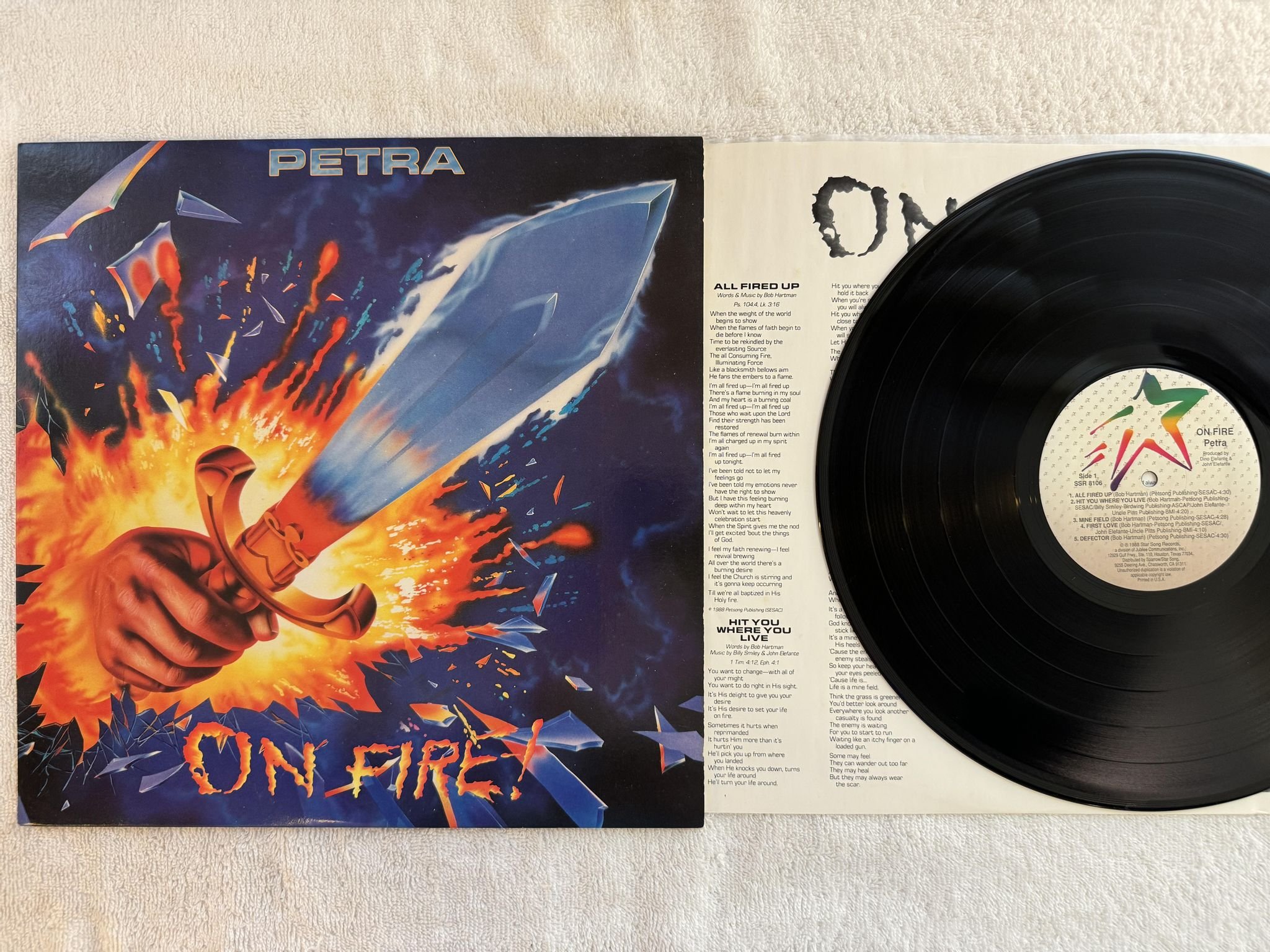 Omslagsbild för skivan PETRA on fire! LP -88 US STAR SONG SSR 8106