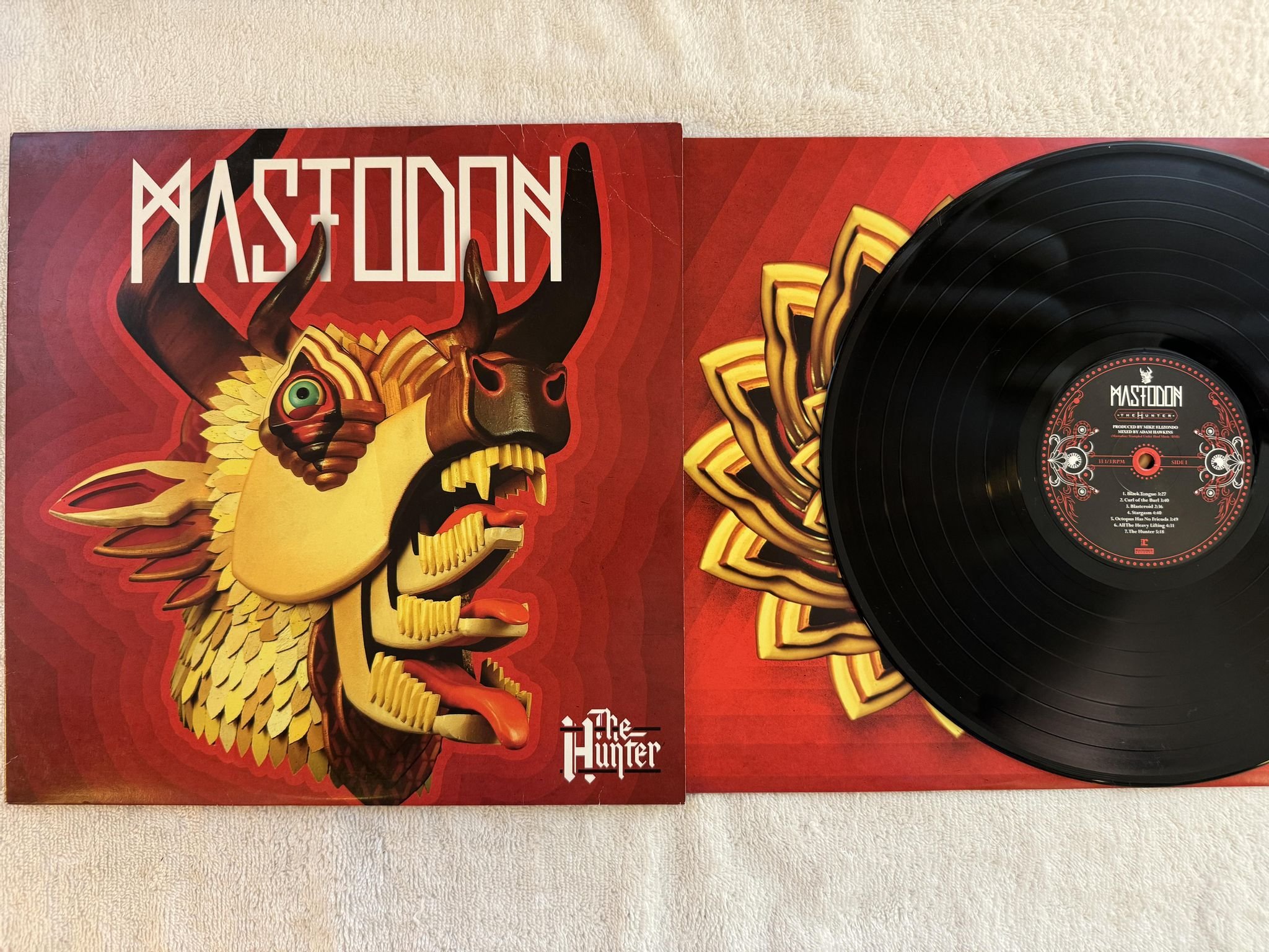 Omslagsbild för skivan MASTODON The Hunter LP 2011 REPRISE RRCAR 7675-1
