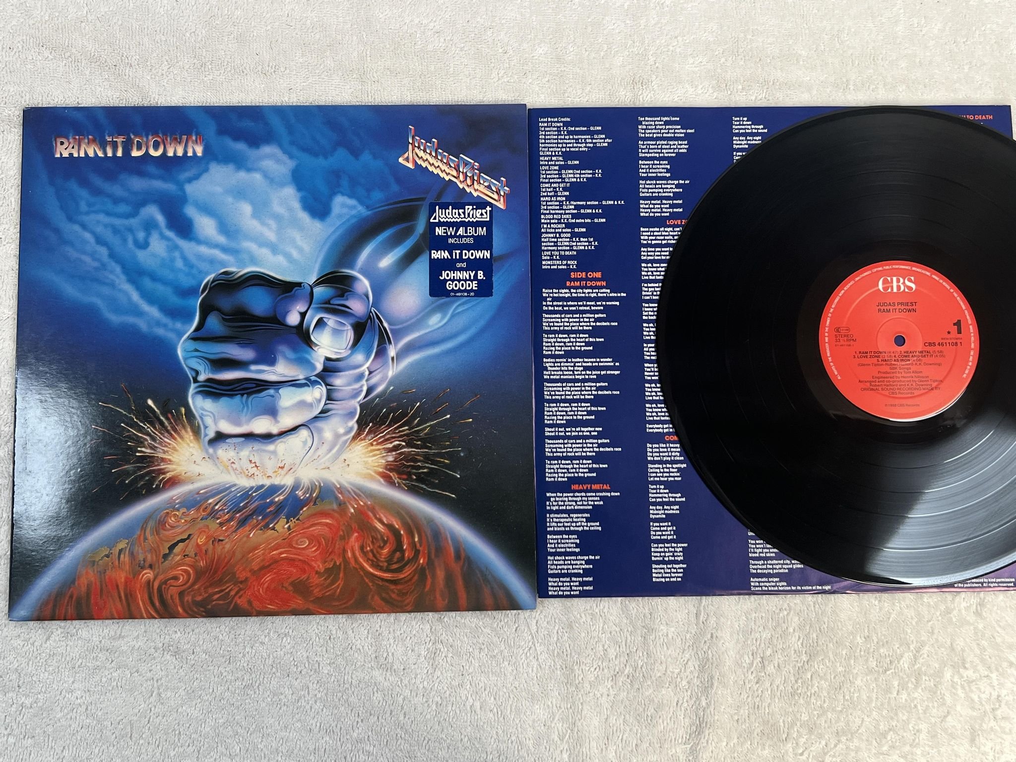 Omslagsbild för skivan JUDAS PRIEST ram it down LP -88 Hol CBS 4611081