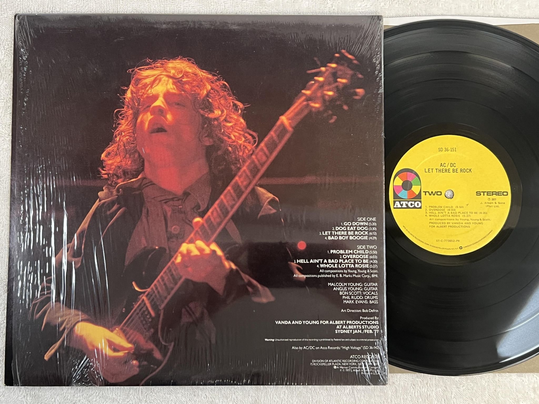 Omslagsbild för skivan AC/DC let the re be rock LP -77 US ATCO SD 36-151