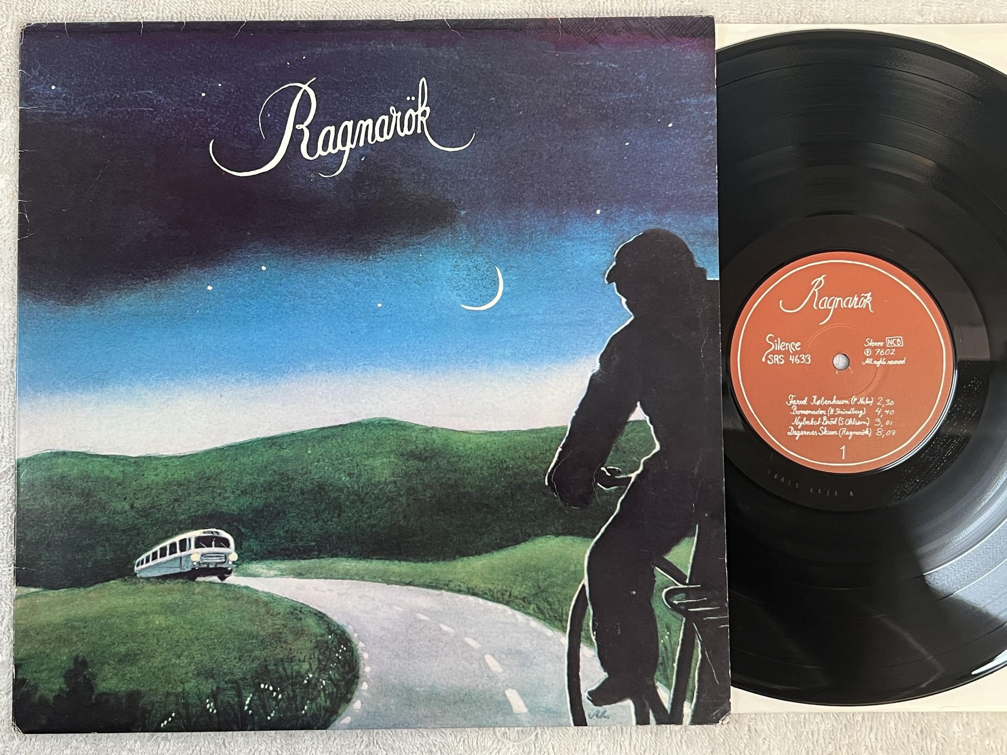 Omslagsbild för skivan RAGNARÖK s/t LP -76 Swe SILENCE SRS 4633 *** SUPERB ALBUM ***