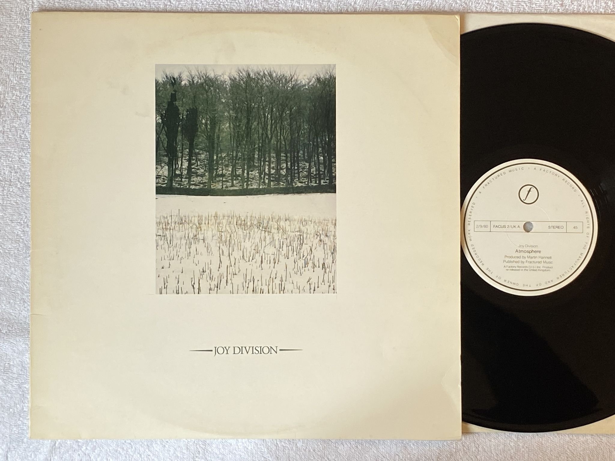 Omslagsbild för skivan JOY DIVISION Atmosphere 12" -80 UK FACUS 2/UK *** RED TRANSCLUCENT VINYL ***