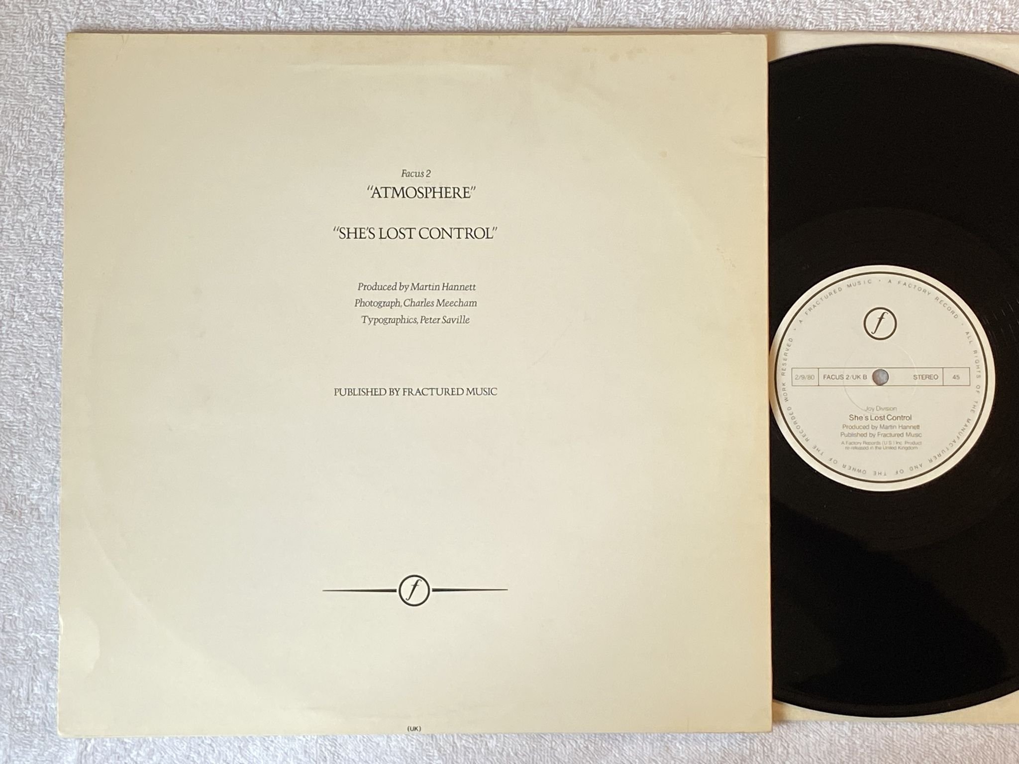 Omslagsbild för skivan JOY DIVISION Atmosphere 12" -80 UK FACUS 2/UK *** RED TRANSCLUCENT VINYL ***