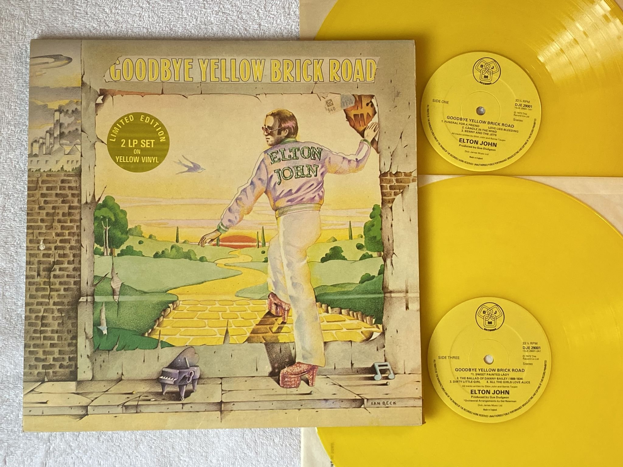 Omslagsbild för skivan ELTON JOHN goodbye yellow brick road 2xLP -78 UK DJE 29001 *** yellow vinyl ***