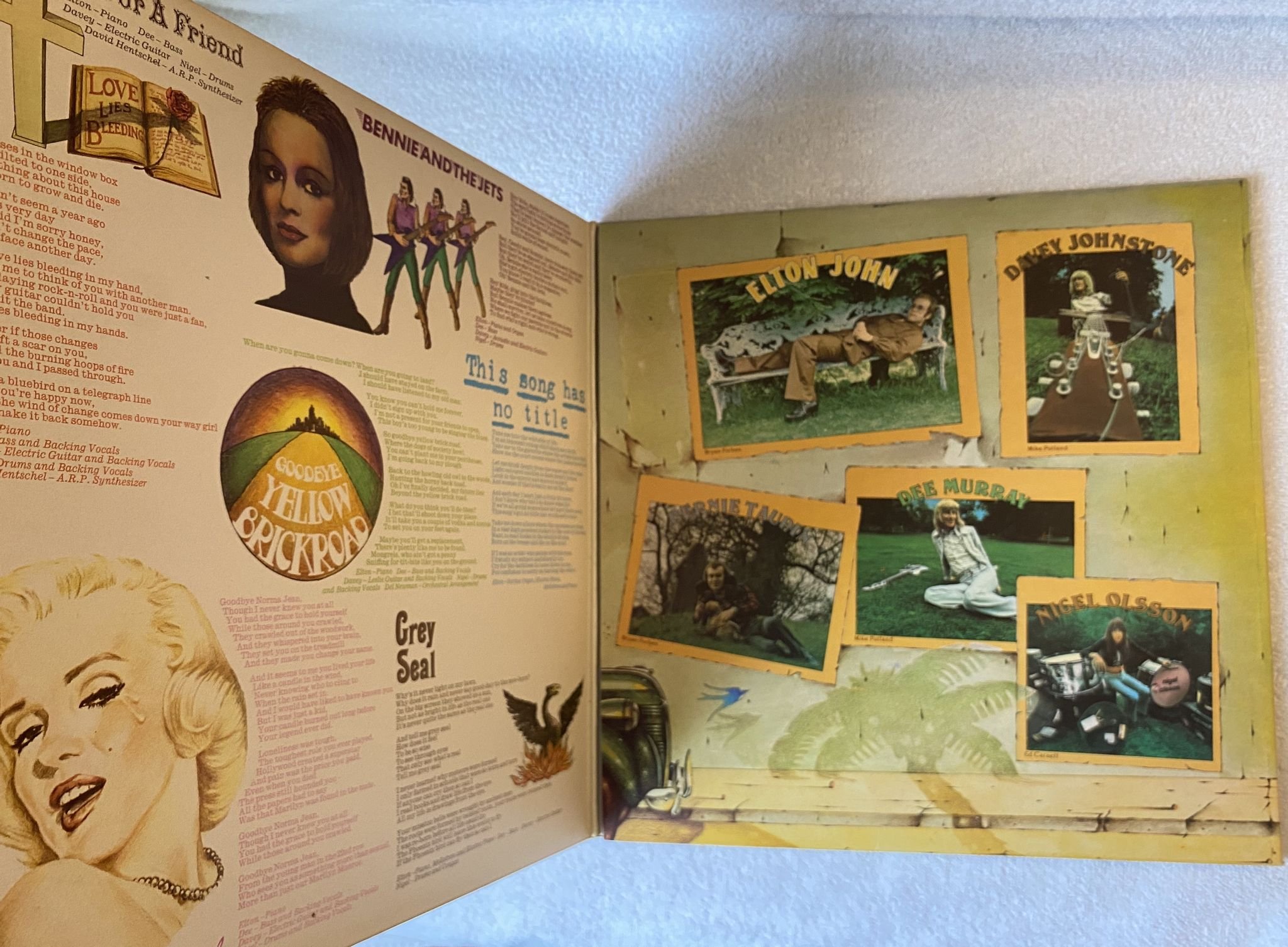 Omslagsbild för skivan ELTON JOHN goodbye yellow brick road 2xLP -78 UK DJE 29001 *** yellow vinyl ***