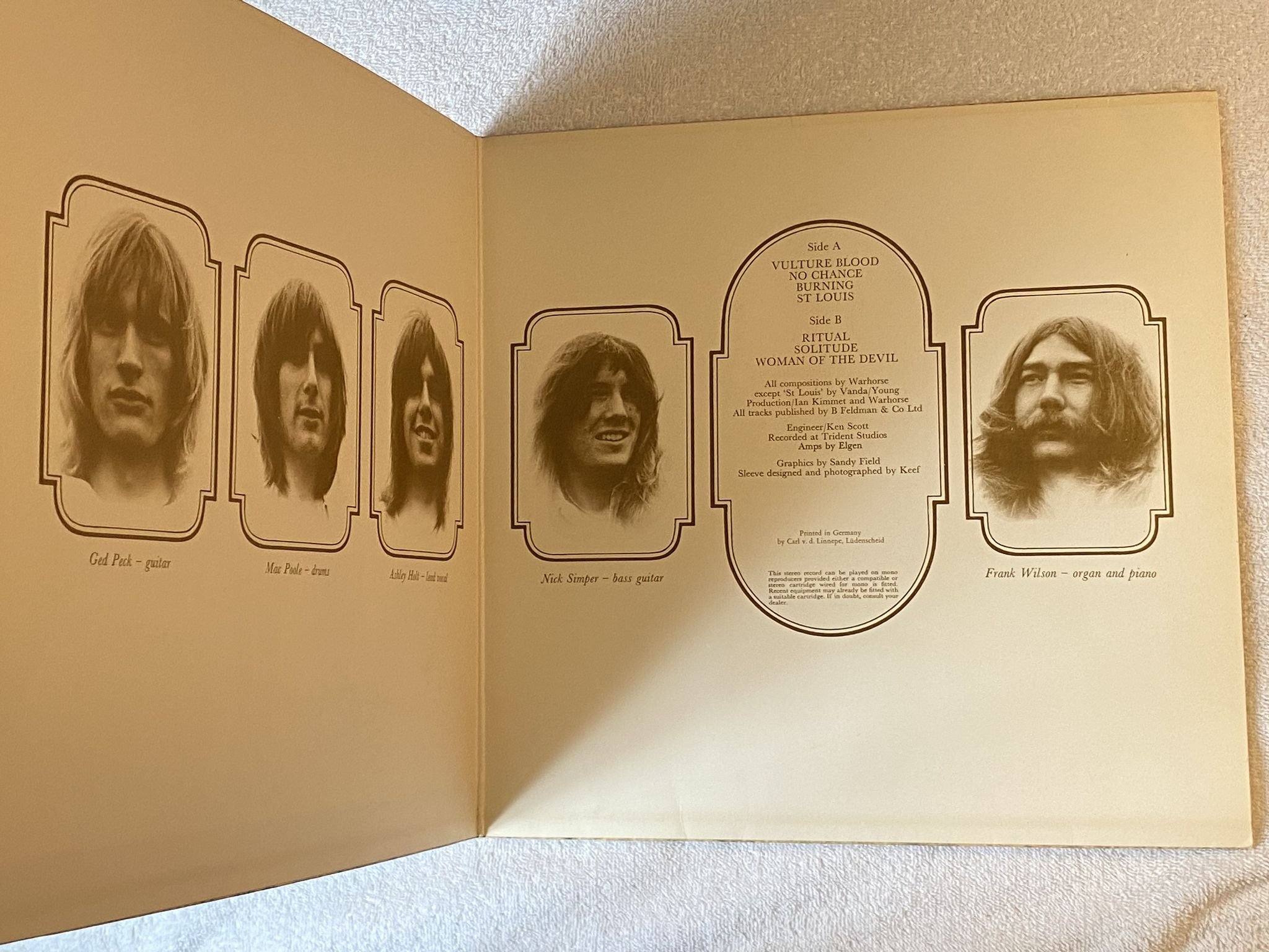 Omslagsbild för skivan WARHORSE s/t LP Ger VERTIGO 6360 015 *** PROG / PSYCH ***