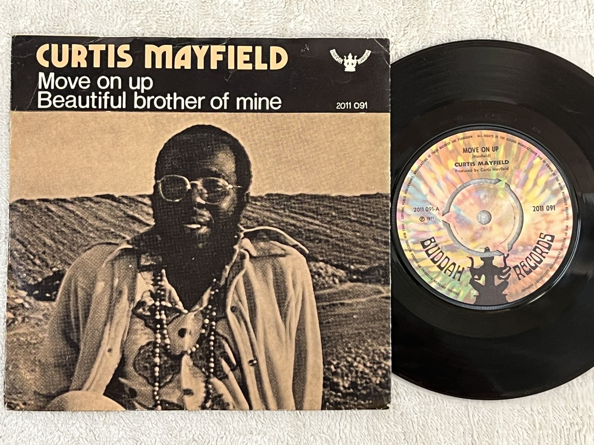 Omslagsbild för skivan CURTIS MAYFIELD move on up 7" -71 BUDDAH 2011091 ** No 1 FEEL GOOD ANTHEM **