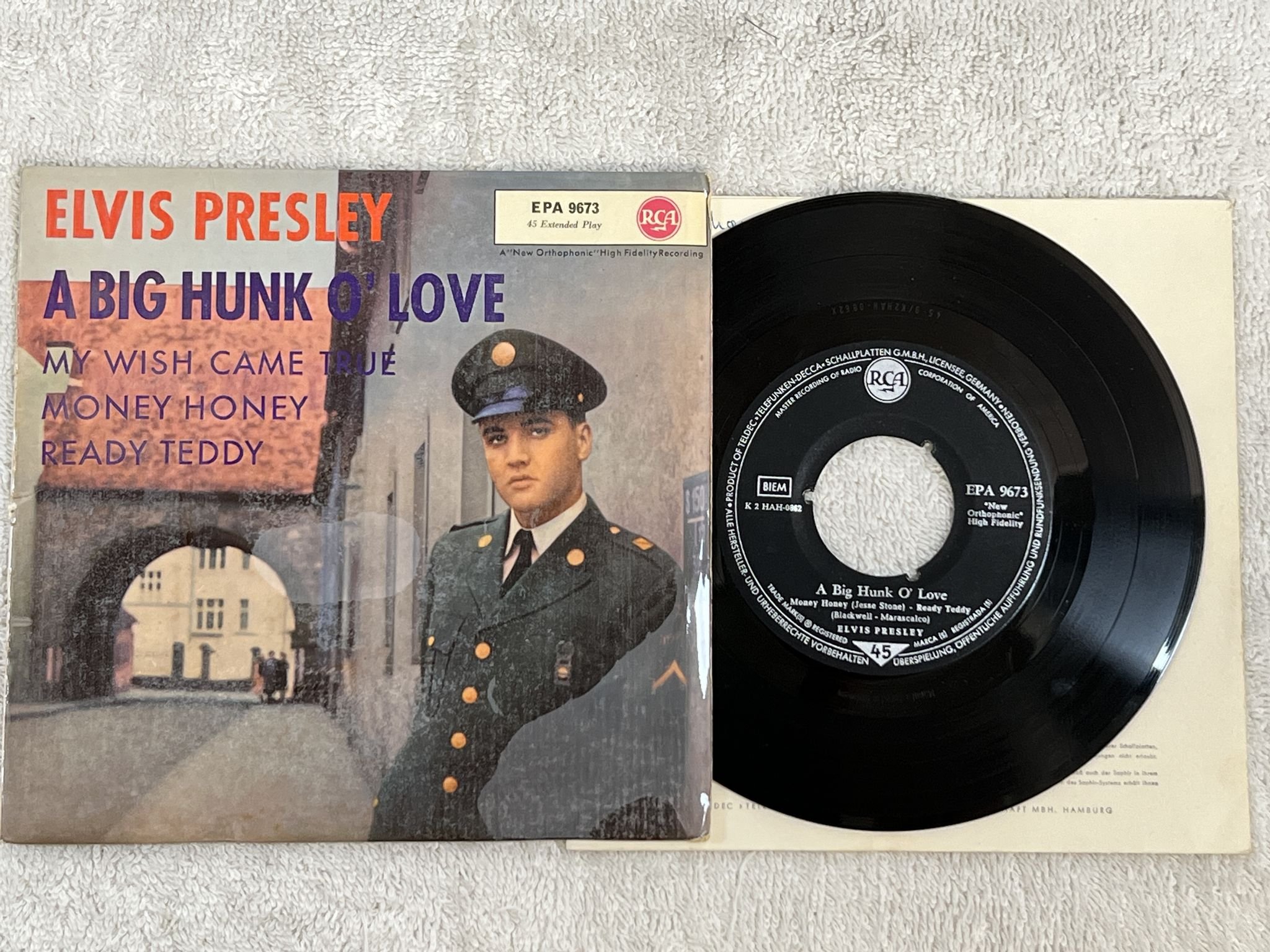 Omslagsbild för skivan ELVIS PRESLEY a big hunk o' love 7" Ger RCA EPA 9673