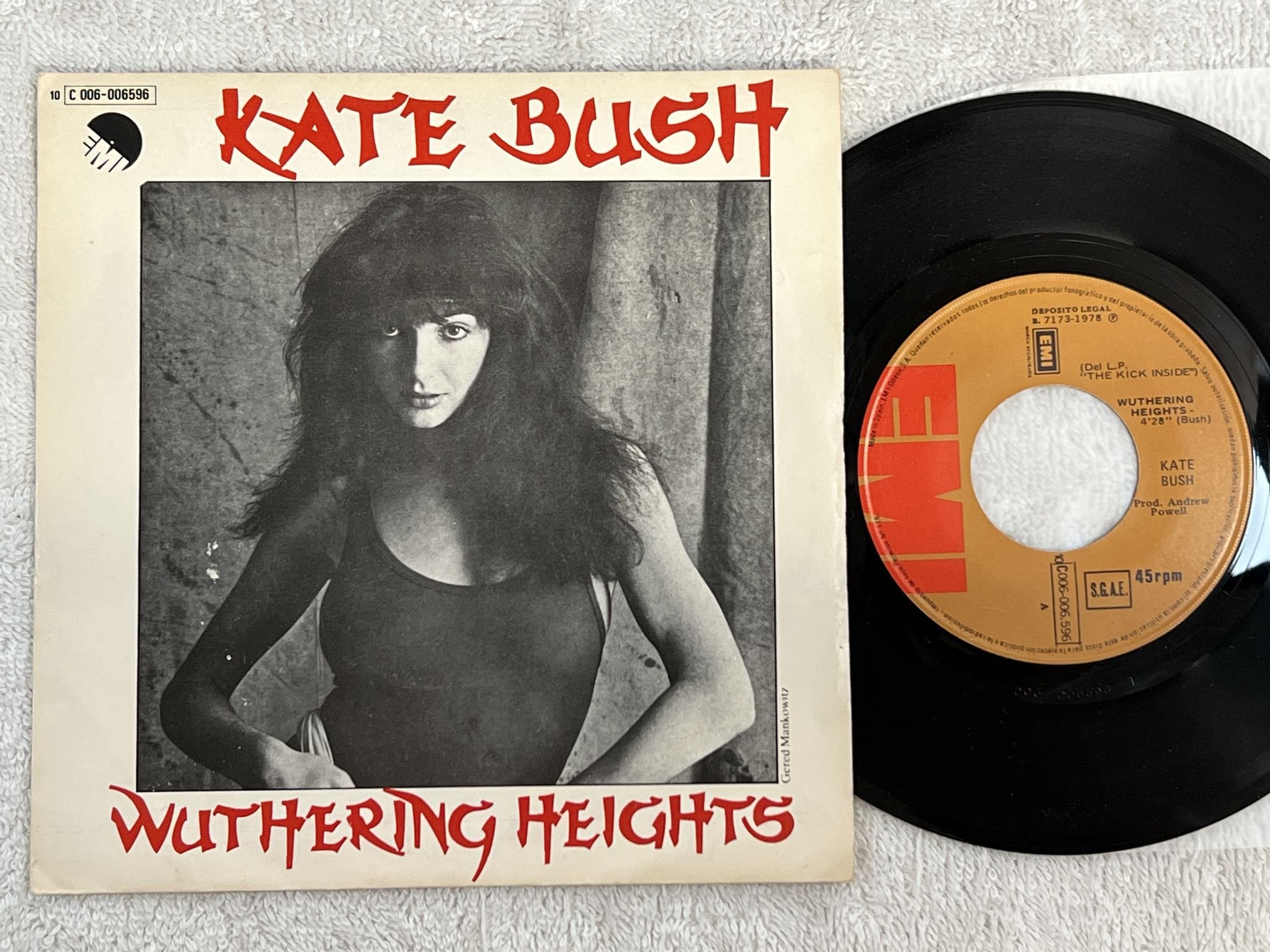 Omslagsbild för skivan KATE BUSH wuthering heights 7" -78 Spain EMI 10 C 006-006.596
