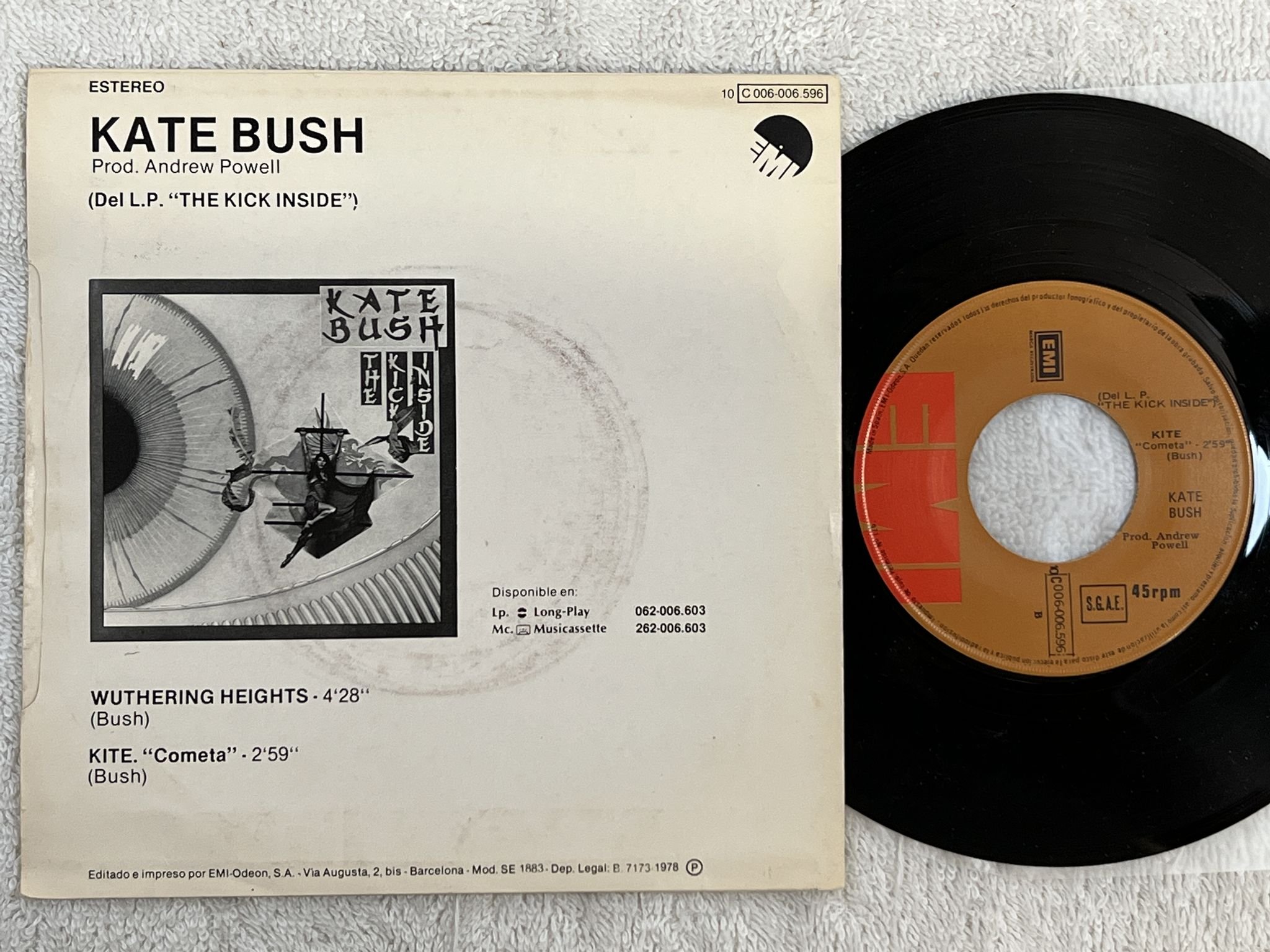 Omslagsbild för skivan KATE BUSH wuthering heights 7" -78 Spain EMI 10 C 006-006.596