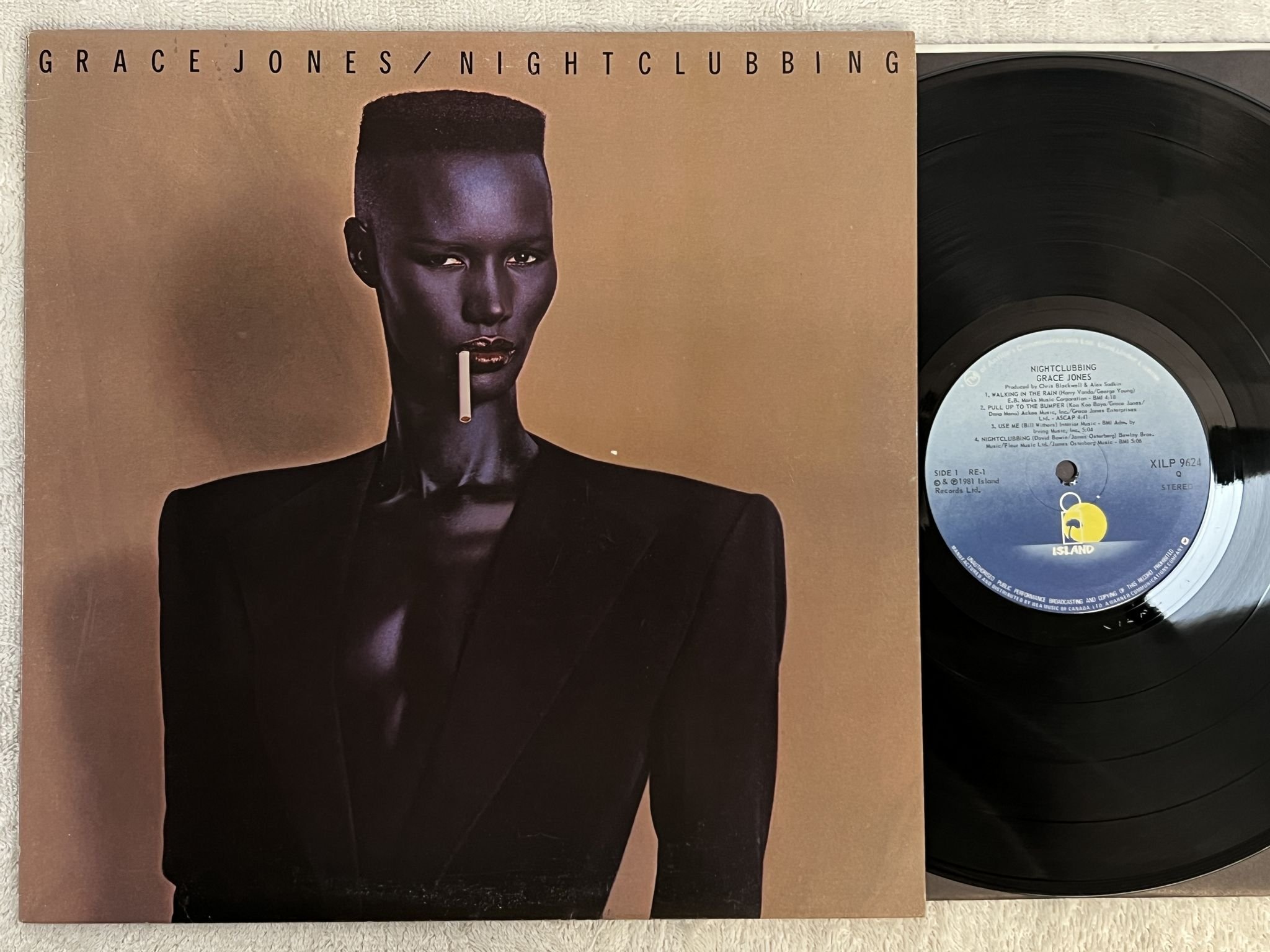 Omslagsbild för skivan GRACE JONES nightclubbing LP -81 Can ISLAND XILP 9624