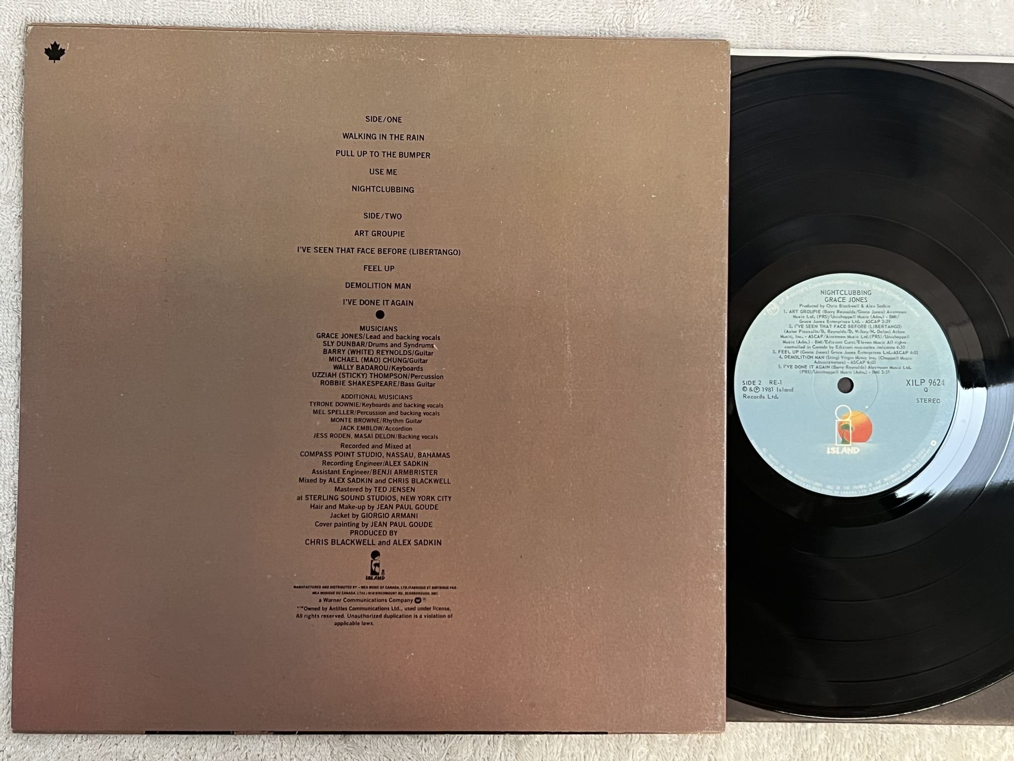 Omslagsbild för skivan GRACE JONES nightclubbing LP -81 Can ISLAND XILP 9624