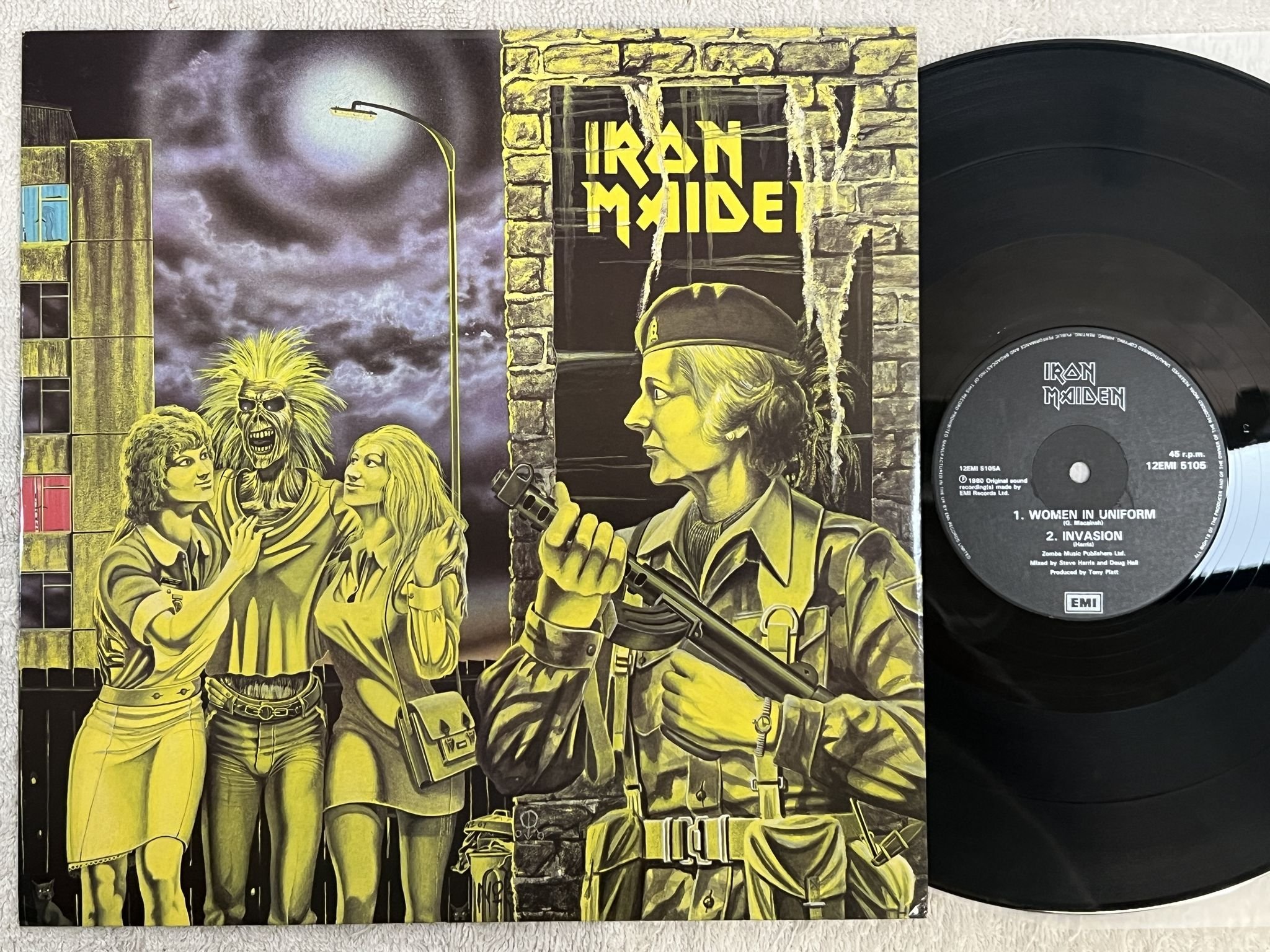 Omslagsbild för skivan IRON MAIDEN women in uniform 12" -80 UK EMI 12EMI 5105