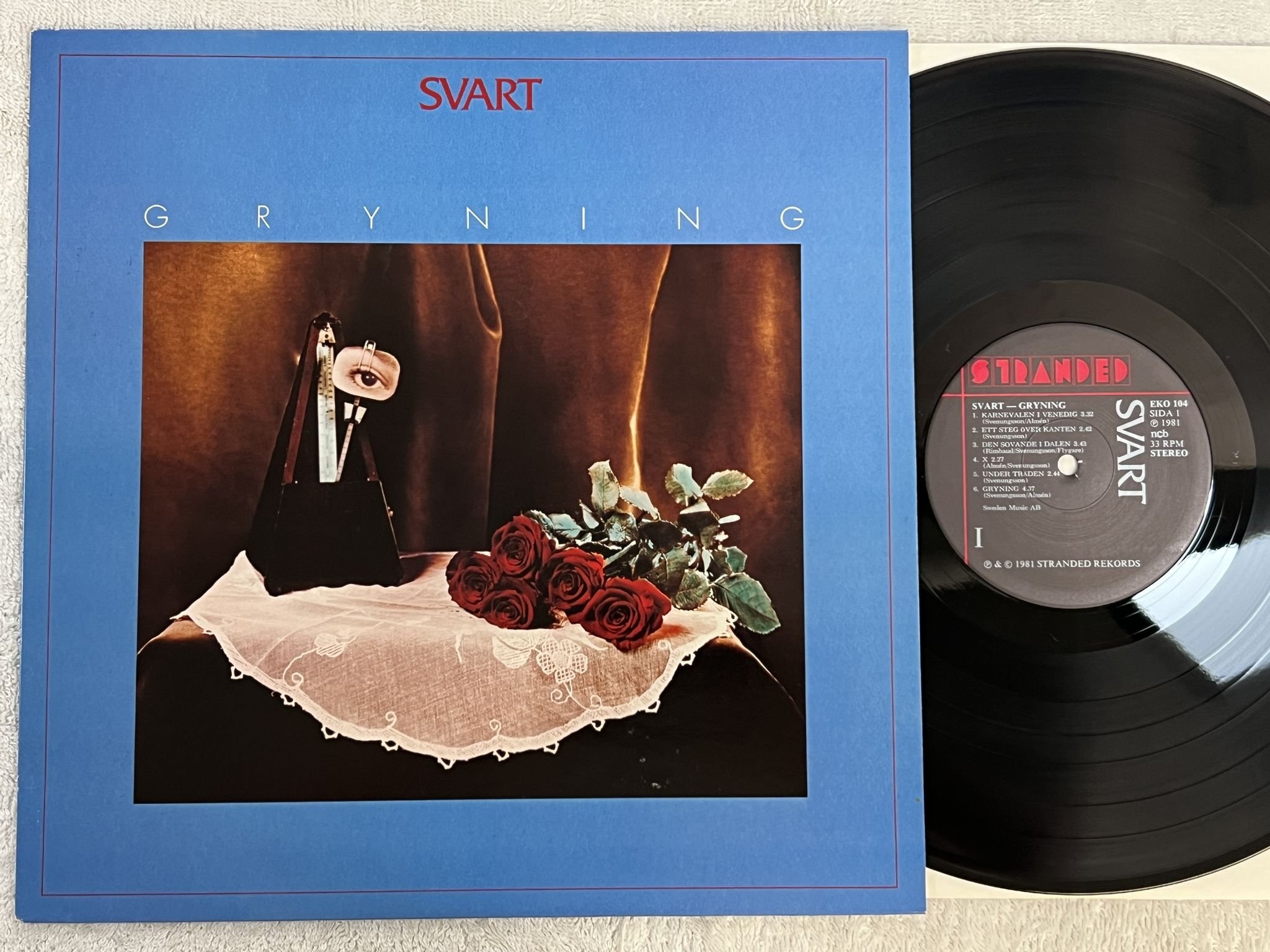 Omslagsbild för skivan SVART gryning LP -81 Swe STRANDED EKO 104 *** SYNTH-POP ***