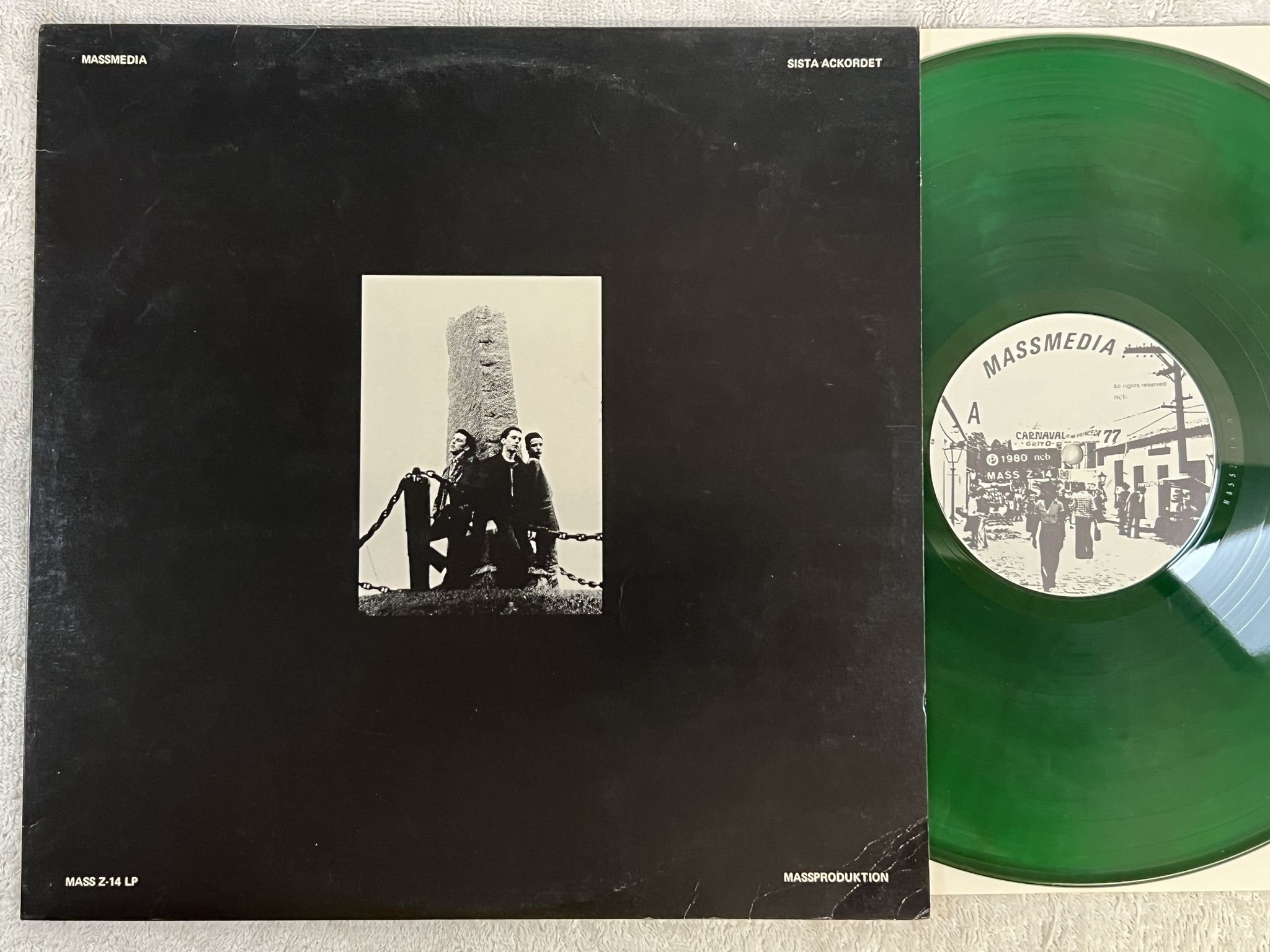 Omslagsbild för skivan MASSMEDIA Sista Ackordet LP -80 Swe MASSPRODUKTIONEN Z-14 *** GREEN VINYL ***