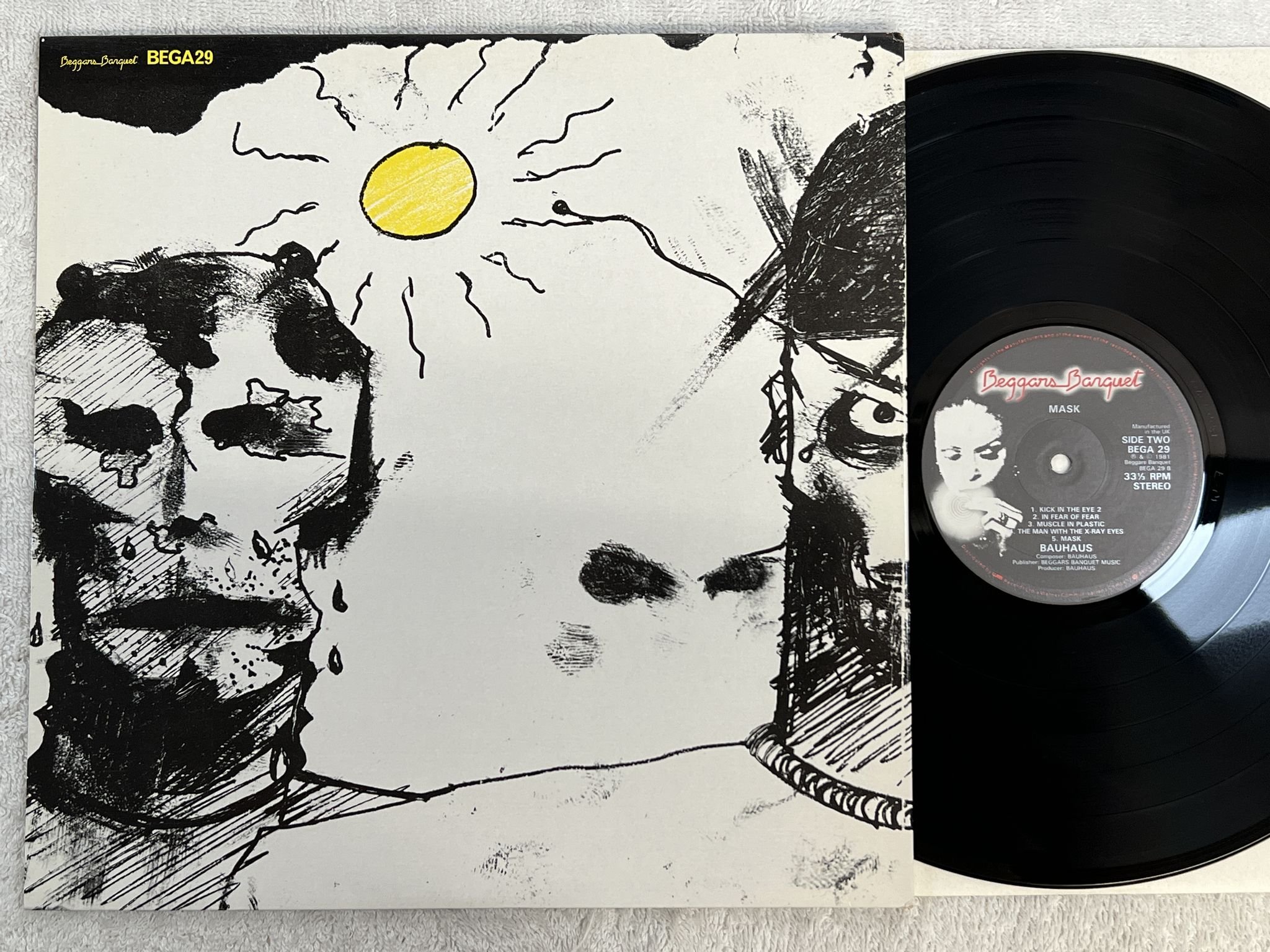 Omslagsbild för skivan BAUHAUS mask LP -81 UK BEGGARS BANQUET BEGA 29 **** GOTH ROCK ****