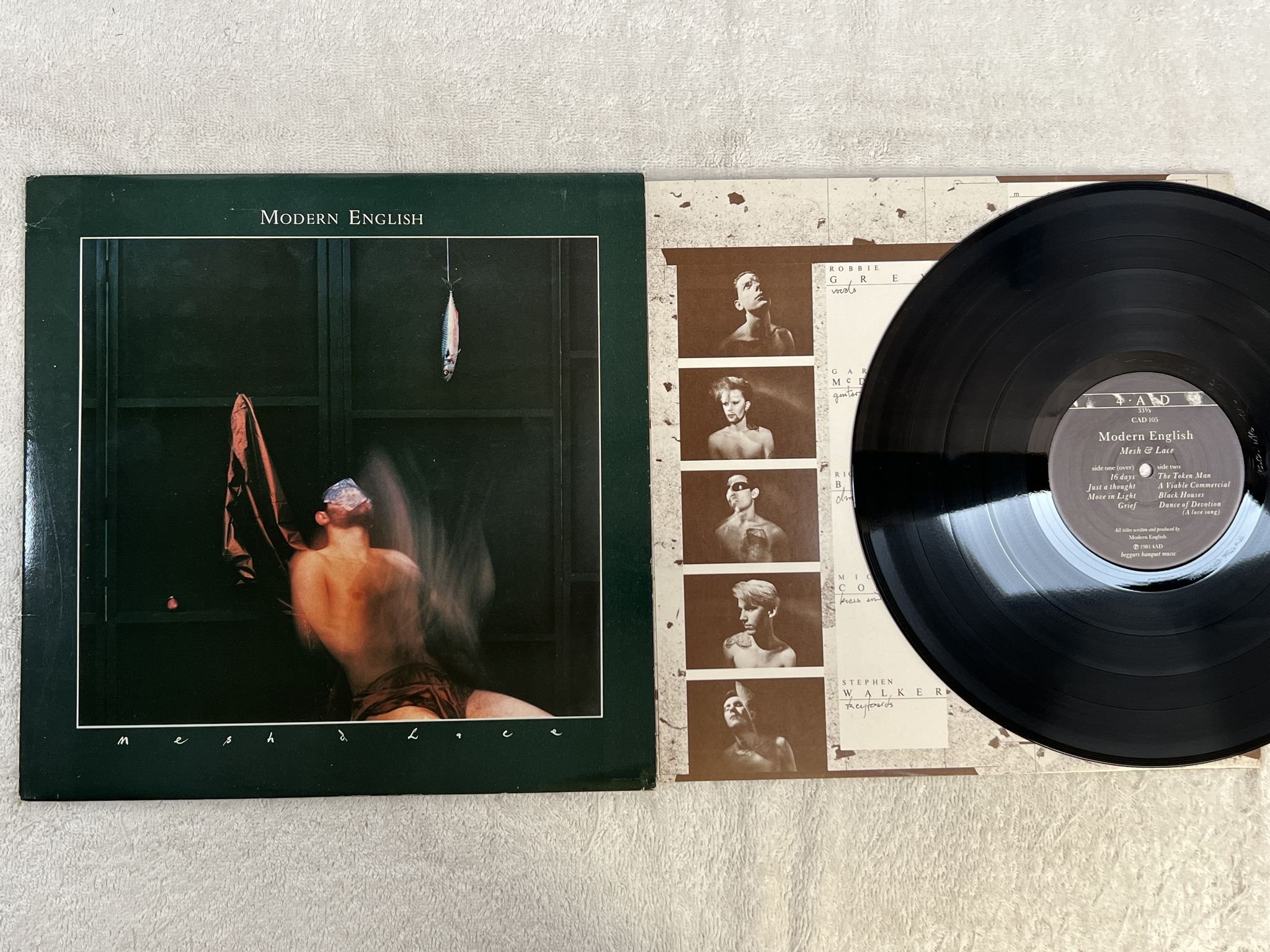 Omslagsbild för skivan MODERN ENGLISH mesh & lace LP -81 UK 4AD CAD 105