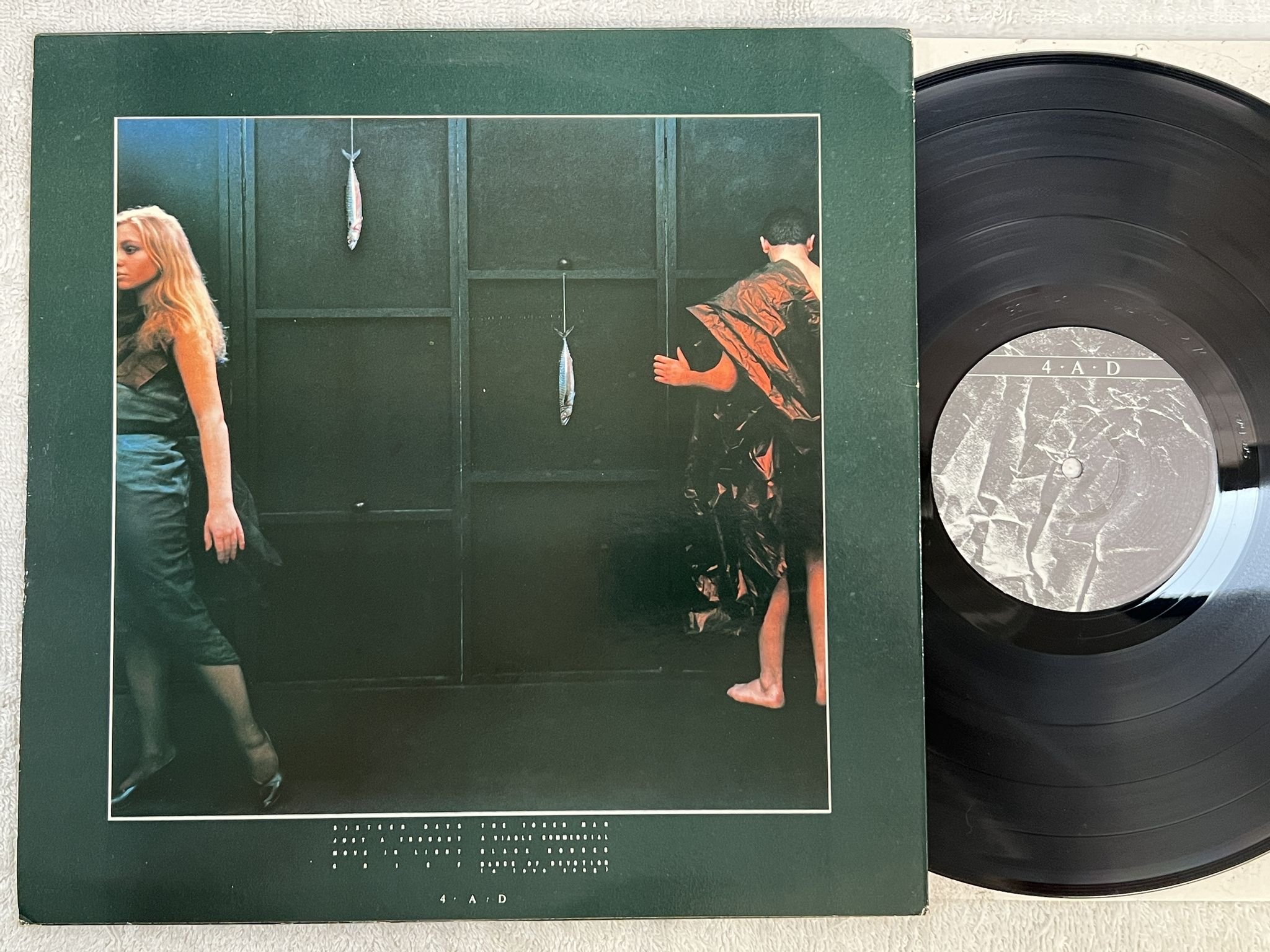 Omslagsbild för skivan MODERN ENGLISH mesh & lace LP -81 UK 4AD CAD 105