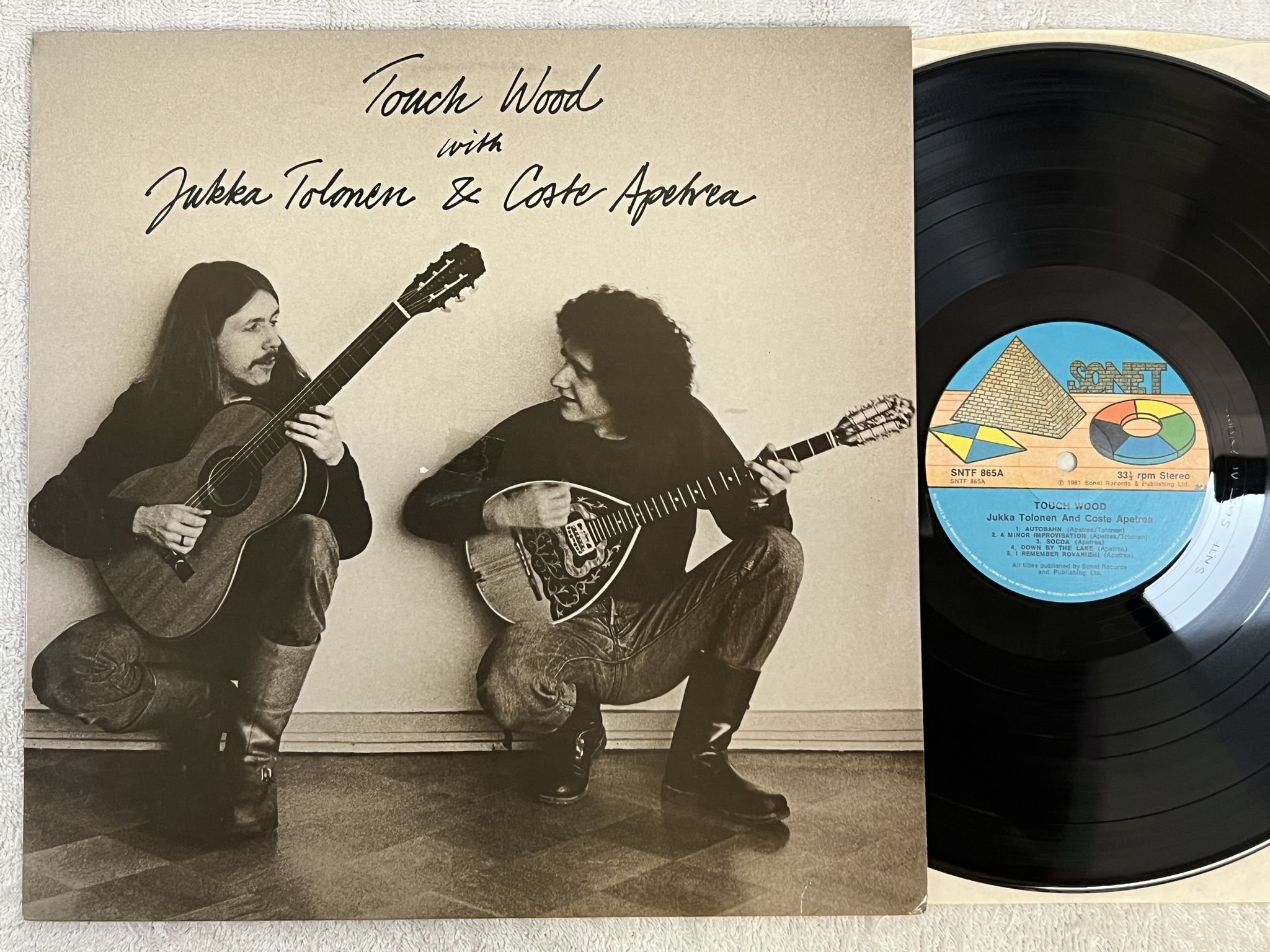 Omslagsbild för skivan JUKKA TOLONEN & COSTE APETREA touch wood LP -81 UK SONET SNTF 865