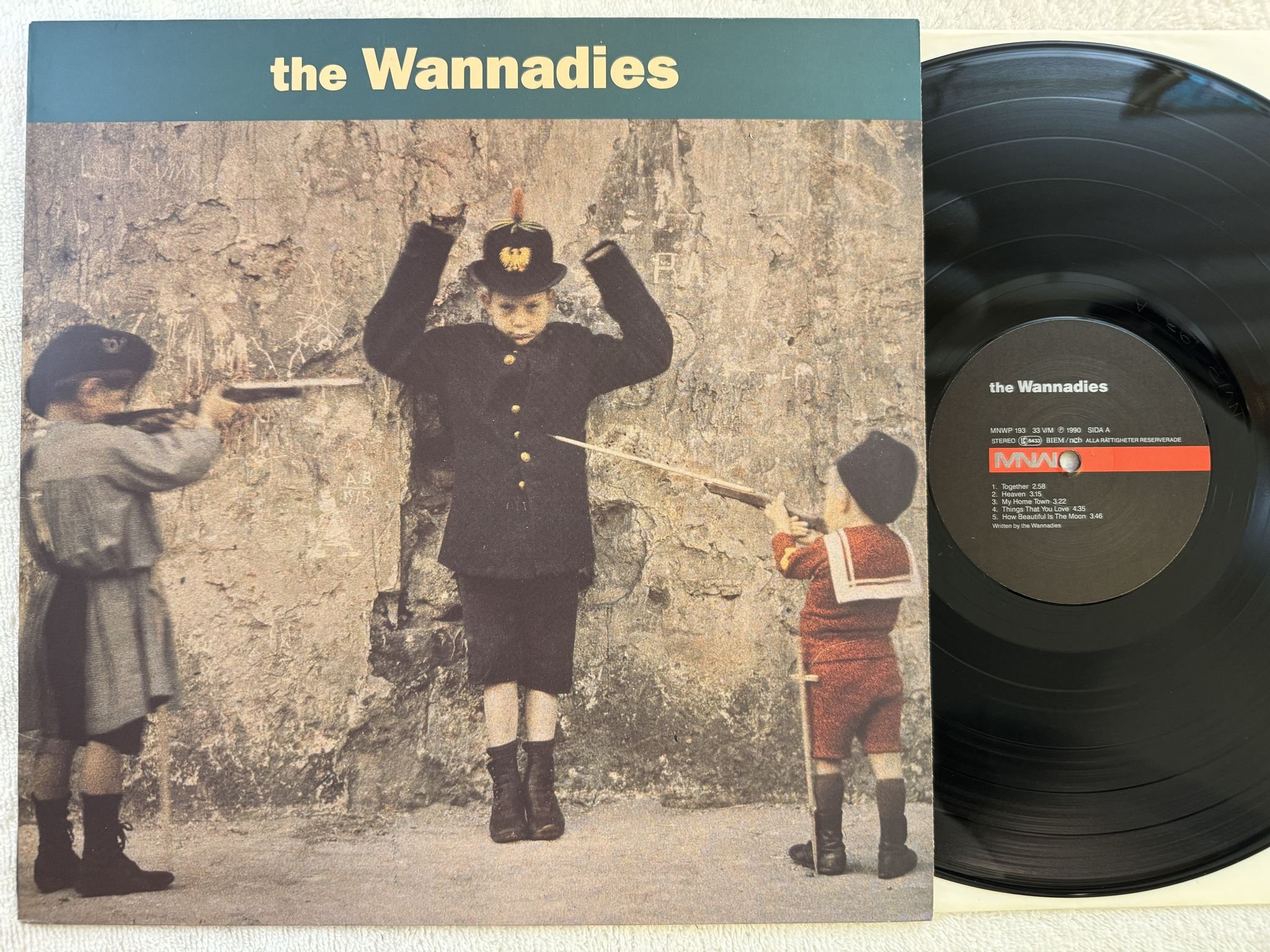 Omslagsbild för skivan THE WANNADIES s/t LP -90 Swe MNW MNWP 193 *** INDIE ROCK ***