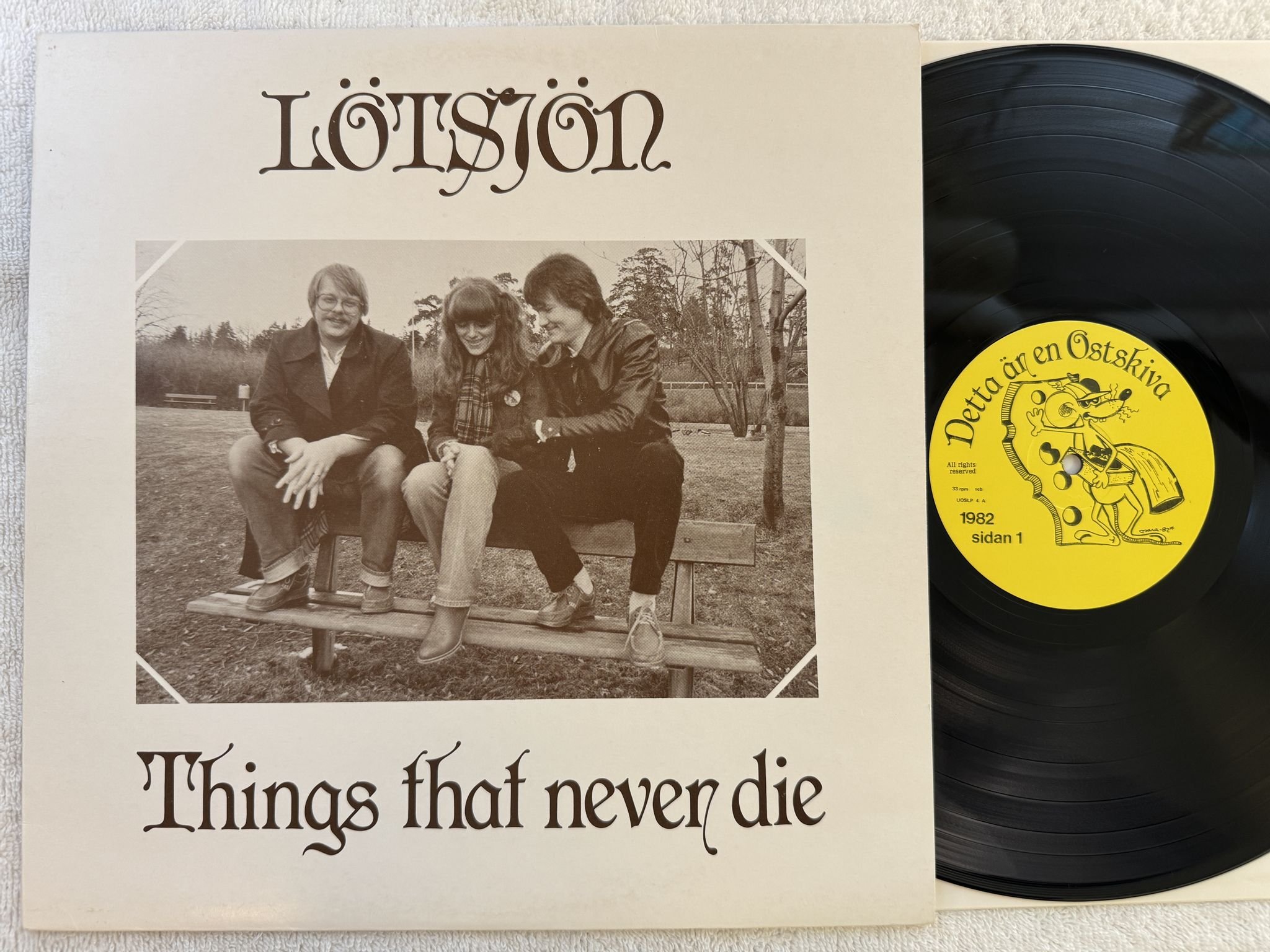 Omslagsbild för skivan LÖTSJÖN Things That Never Die LP -82 Swe UOSLP4
