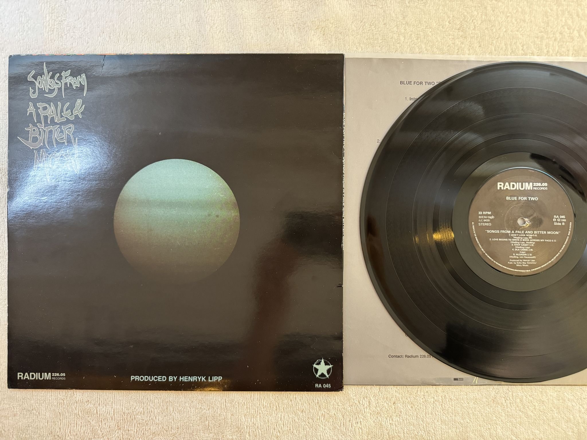 Omslagsbild för skivan BLUE FOR TWO Songs From A Pale & Bitter Moon LP -88 Swe RADIUM 226.05 – RA 045