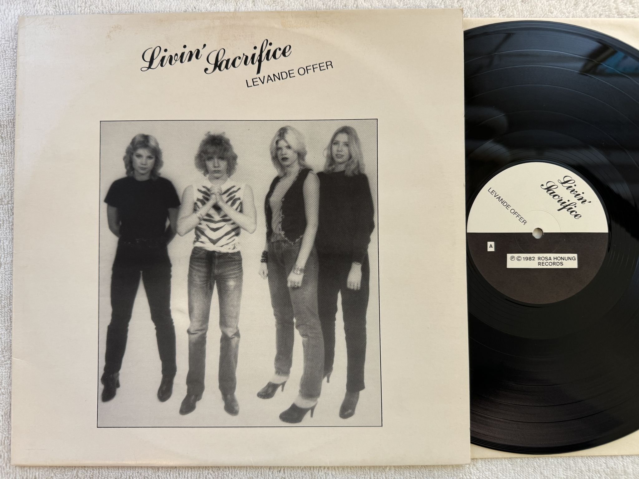 Omslagsbild för skivan LIVIN' SACRIFICE levande offer LP -82 Swe ROSA HONUNG ROSA-5 LP