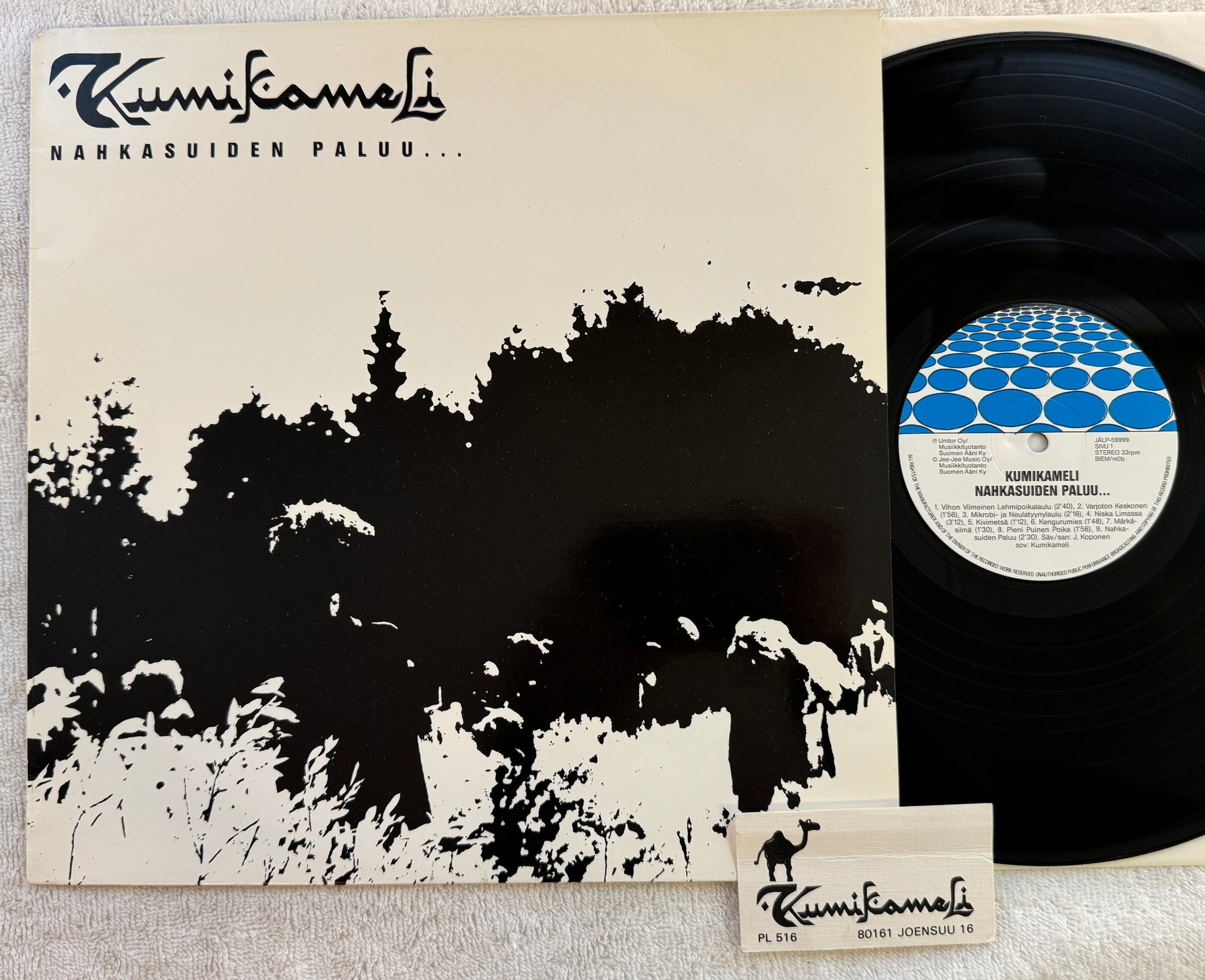 Omslagsbild för skivan KUMIKAMELI Nahkasuiden Paluu...LP -89 FIN 60.000 järveä JÄLP-59999 ** punk **