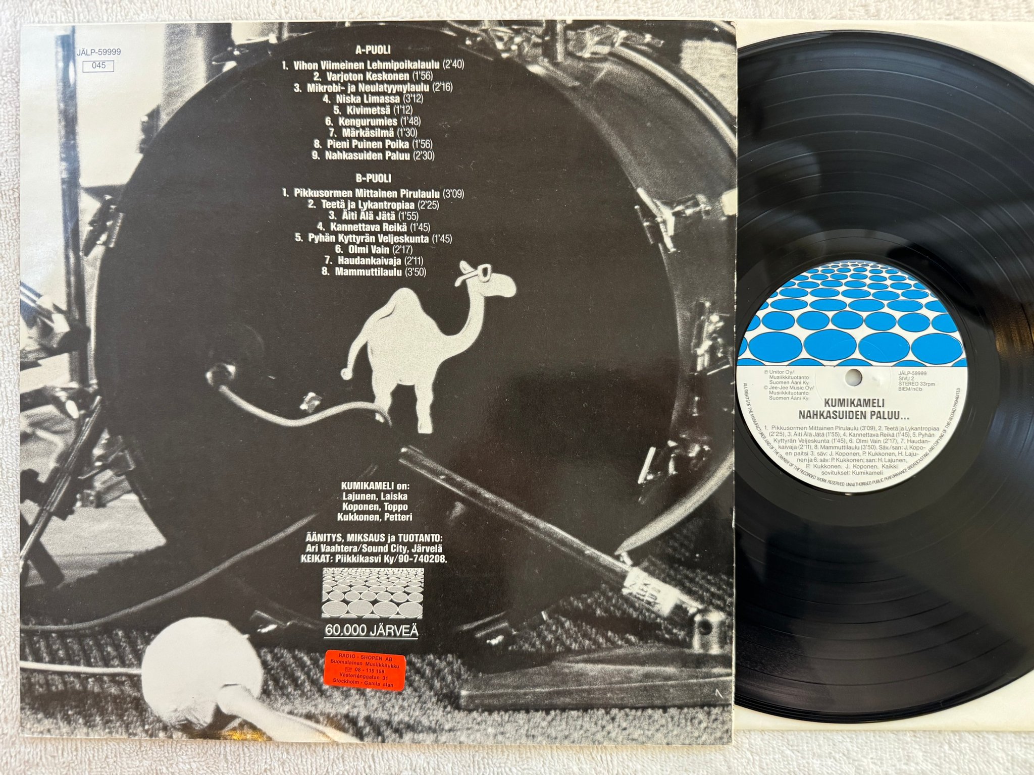 Omslagsbild för skivan KUMIKAMELI Nahkasuiden Paluu...LP -89 FIN 60.000 järveä JÄLP-59999 ** punk **