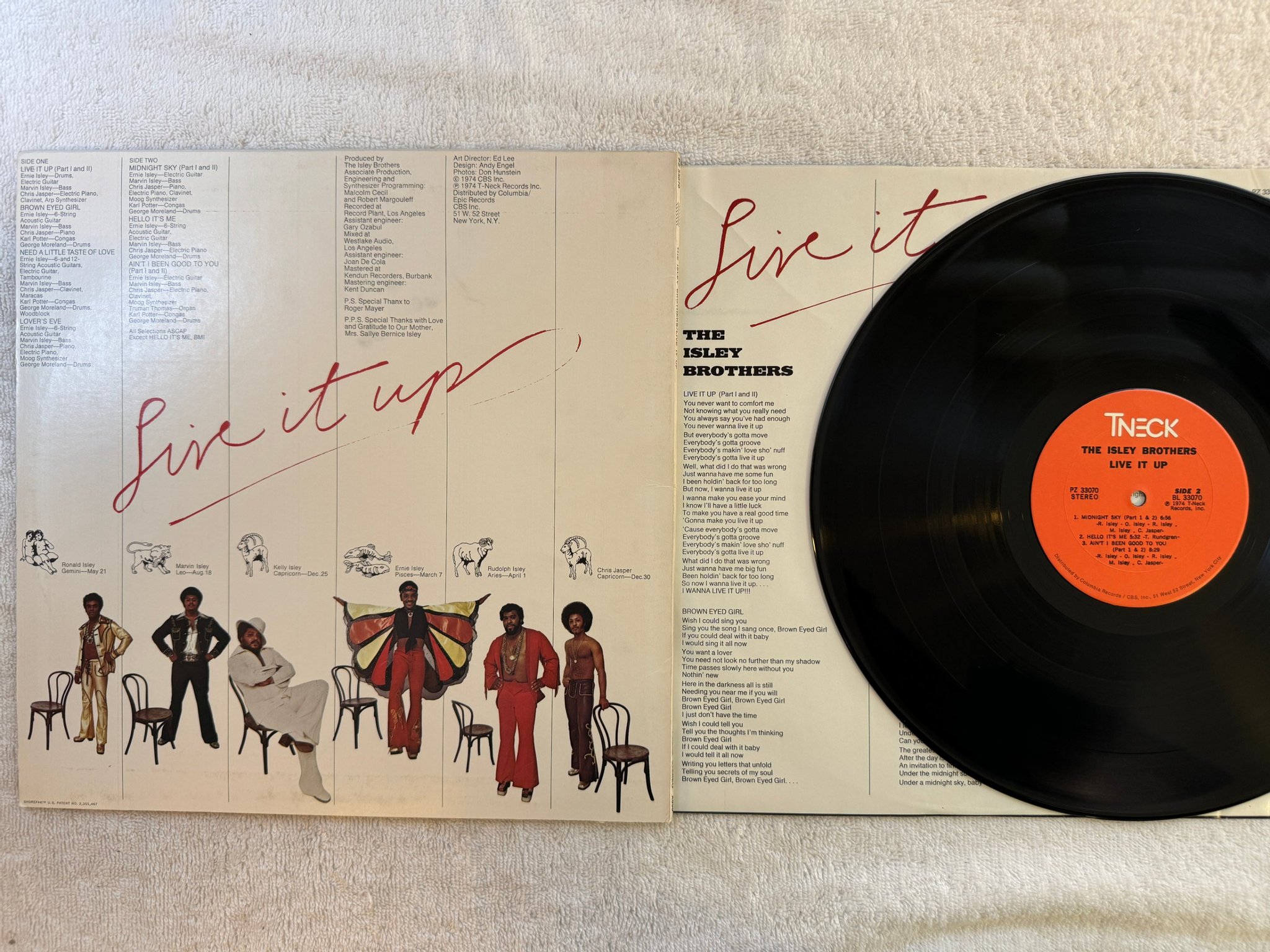 Omslagsbild för skivan THE ISLEY BROTHERS live it up LP -74 US TNECK PZ 33070