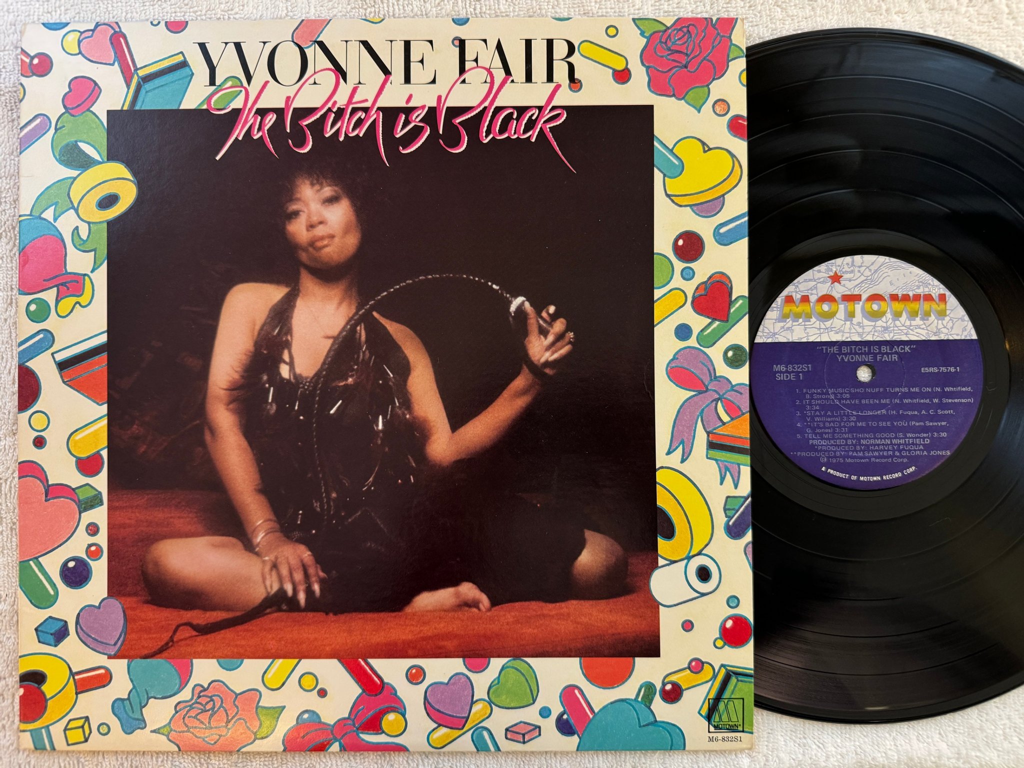 Omslagsbild för skivan YVONNE FAIR the bitch is black LP -75 US MOTOWN M6-832S1 ** TOUGH SOUL **