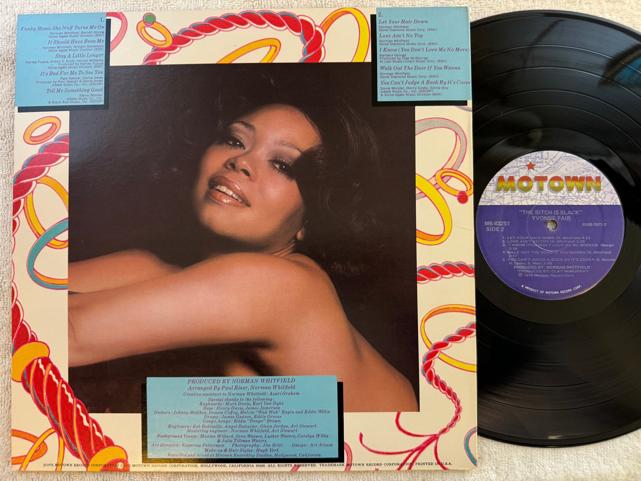 Omslagsbild för skivan YVONNE FAIR the bitch is black LP -75 US MOTOWN M6-832S1 ** TOUGH SOUL **