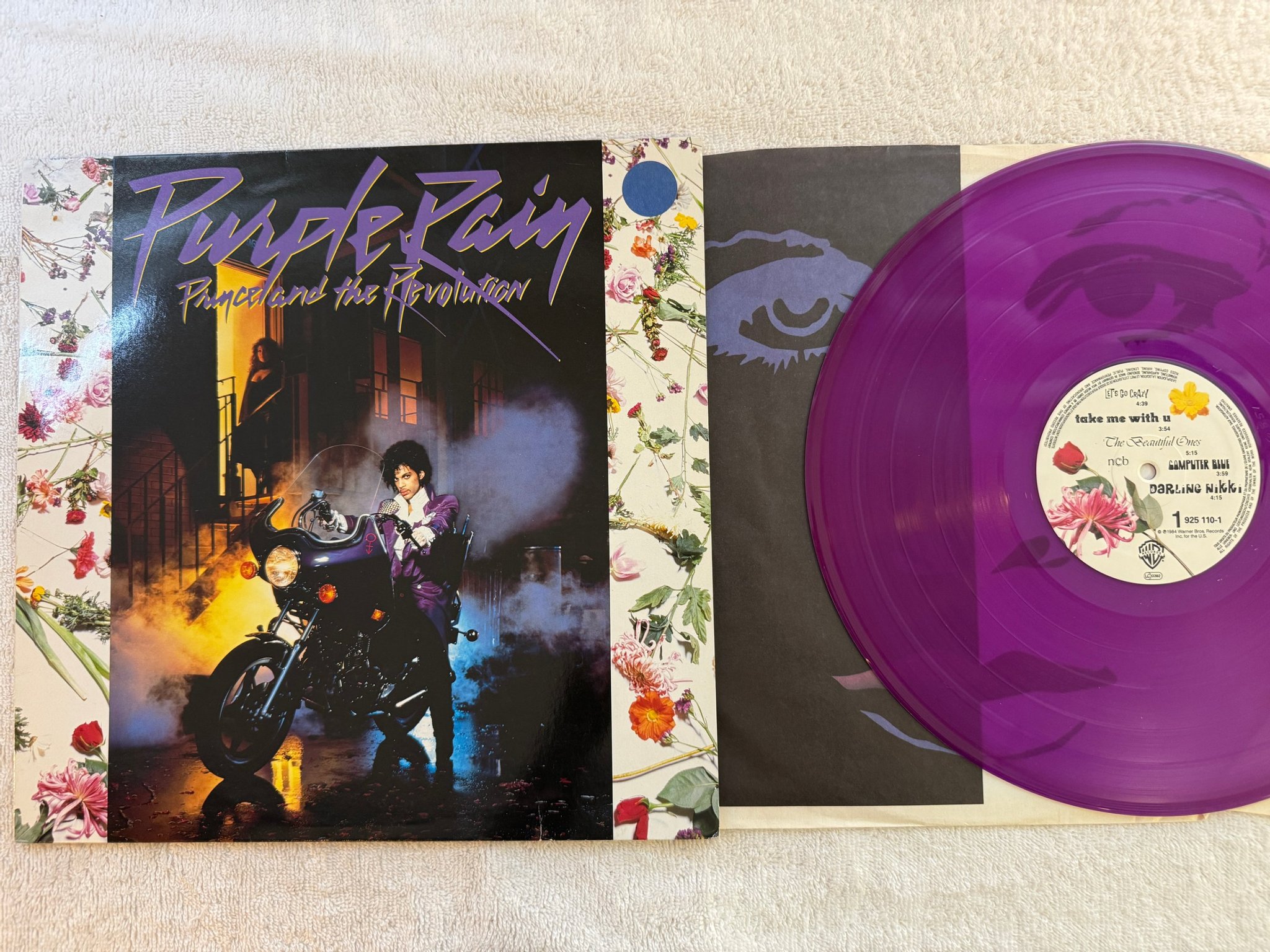 Omslagsbild för skivan PRINCE Purple Rain LP -84 ncb WARNER 925 110-1 * * PURPLE VINYL + POSTER * *