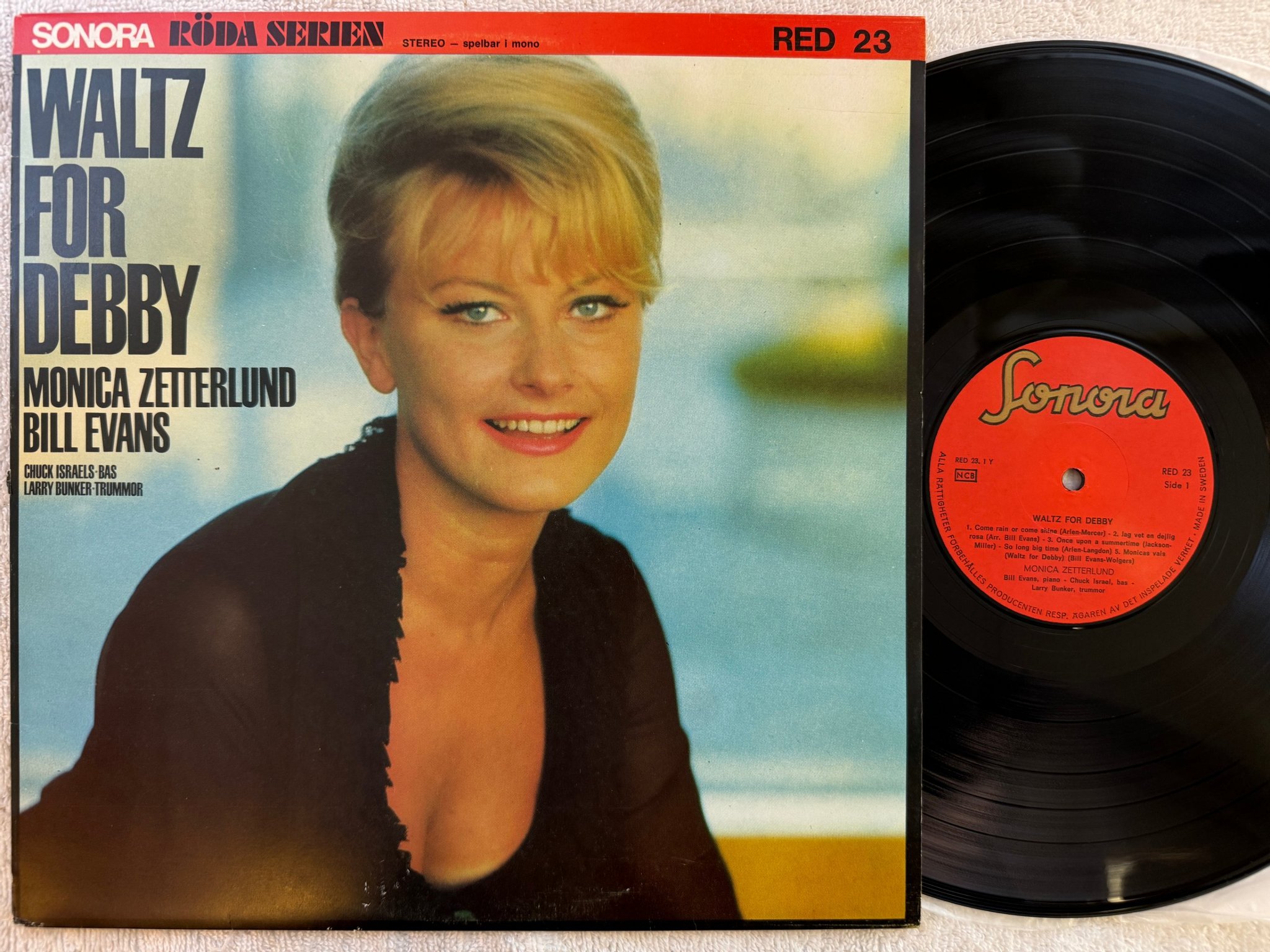 Omslagsbild för skivan MONICA ZETTERLUND waltz for debby LP -70 Swe SONORA RED 23