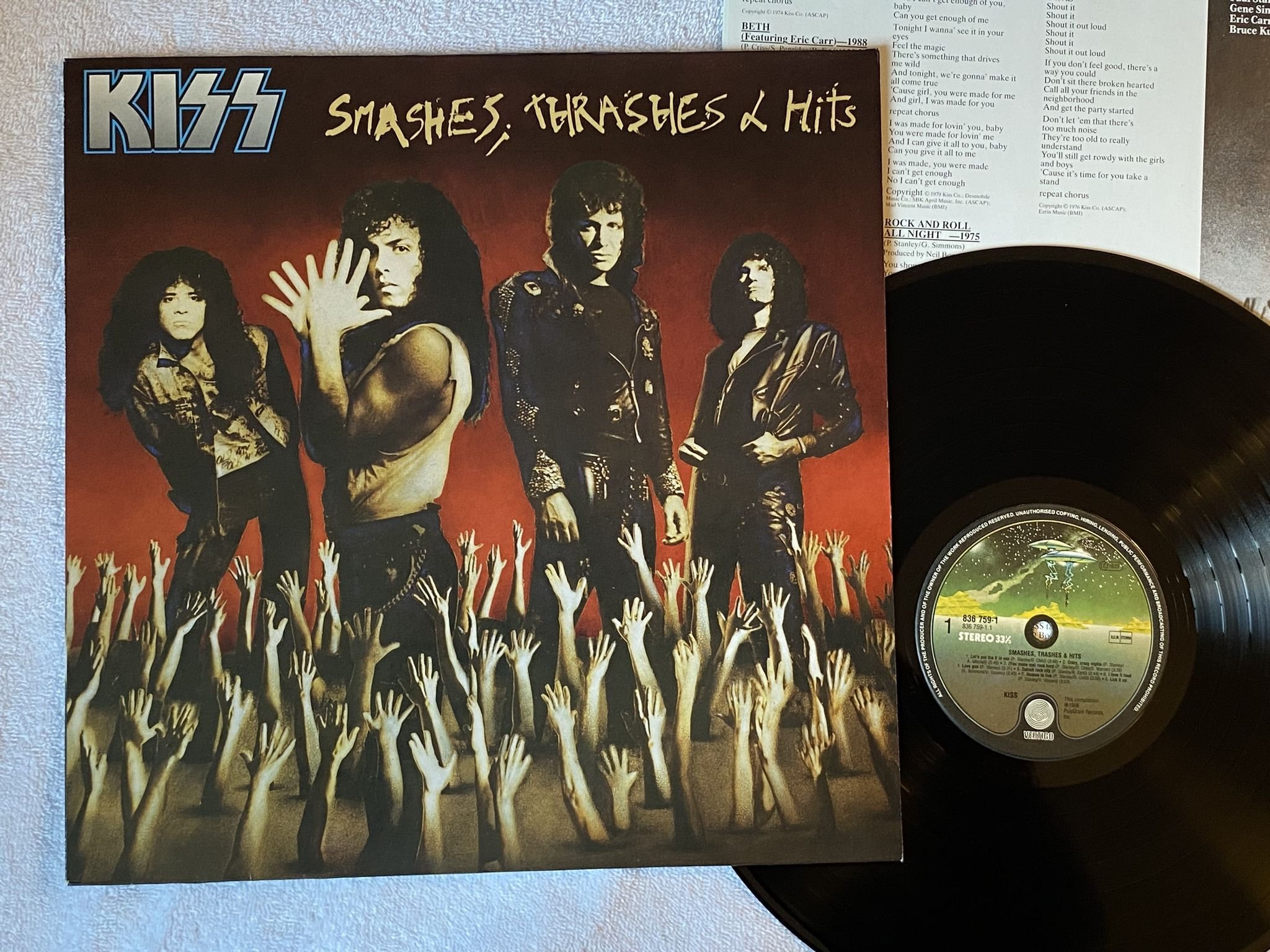 Omslagsbild för skivan KISS Smashes, Thrashes & Hits LP -88 VERTIGO 836 759-1