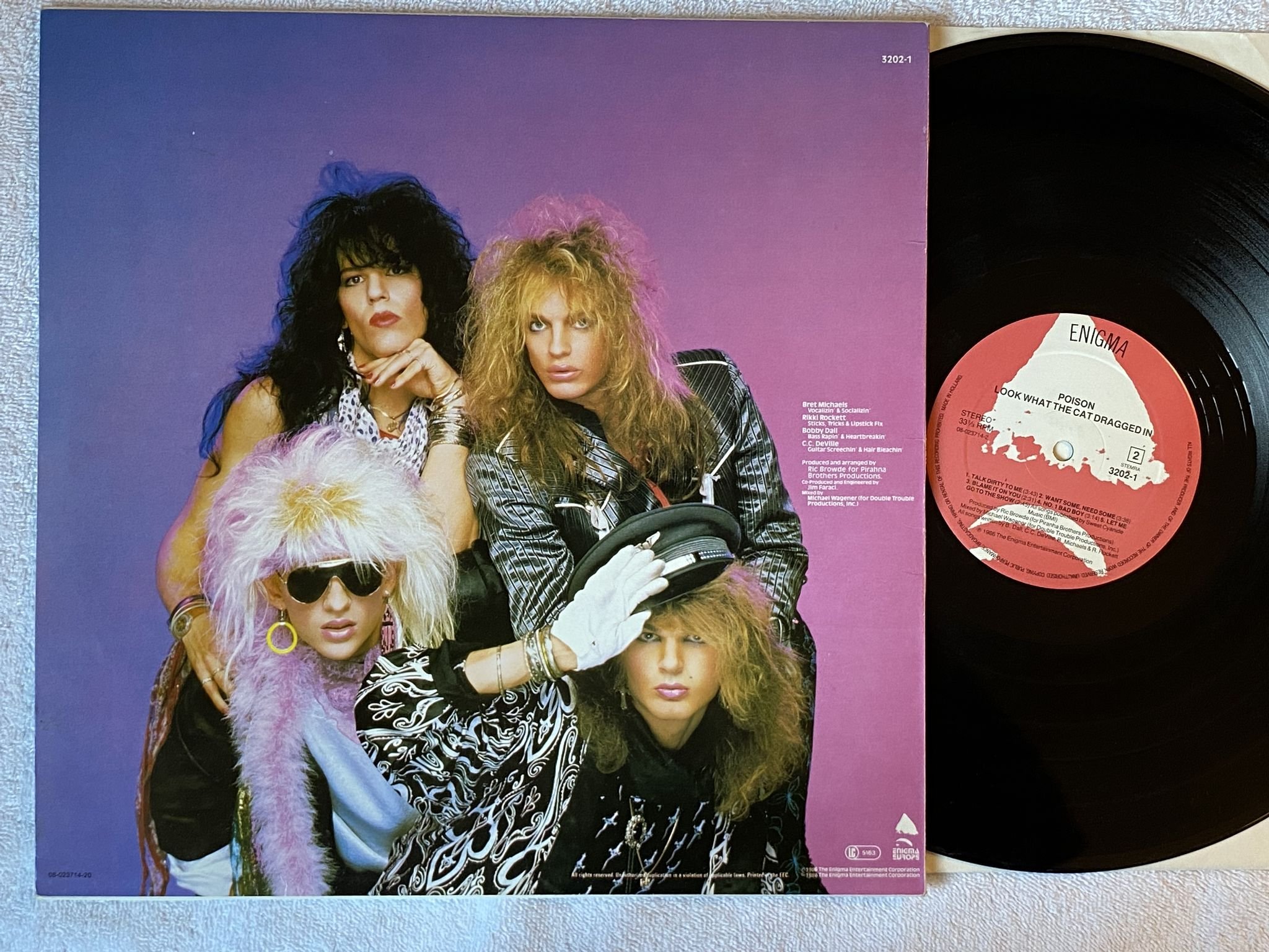 Omslagsbild för skivan POISON Look What The Cat Dragged In LP -86 ENIGMA 3202-1