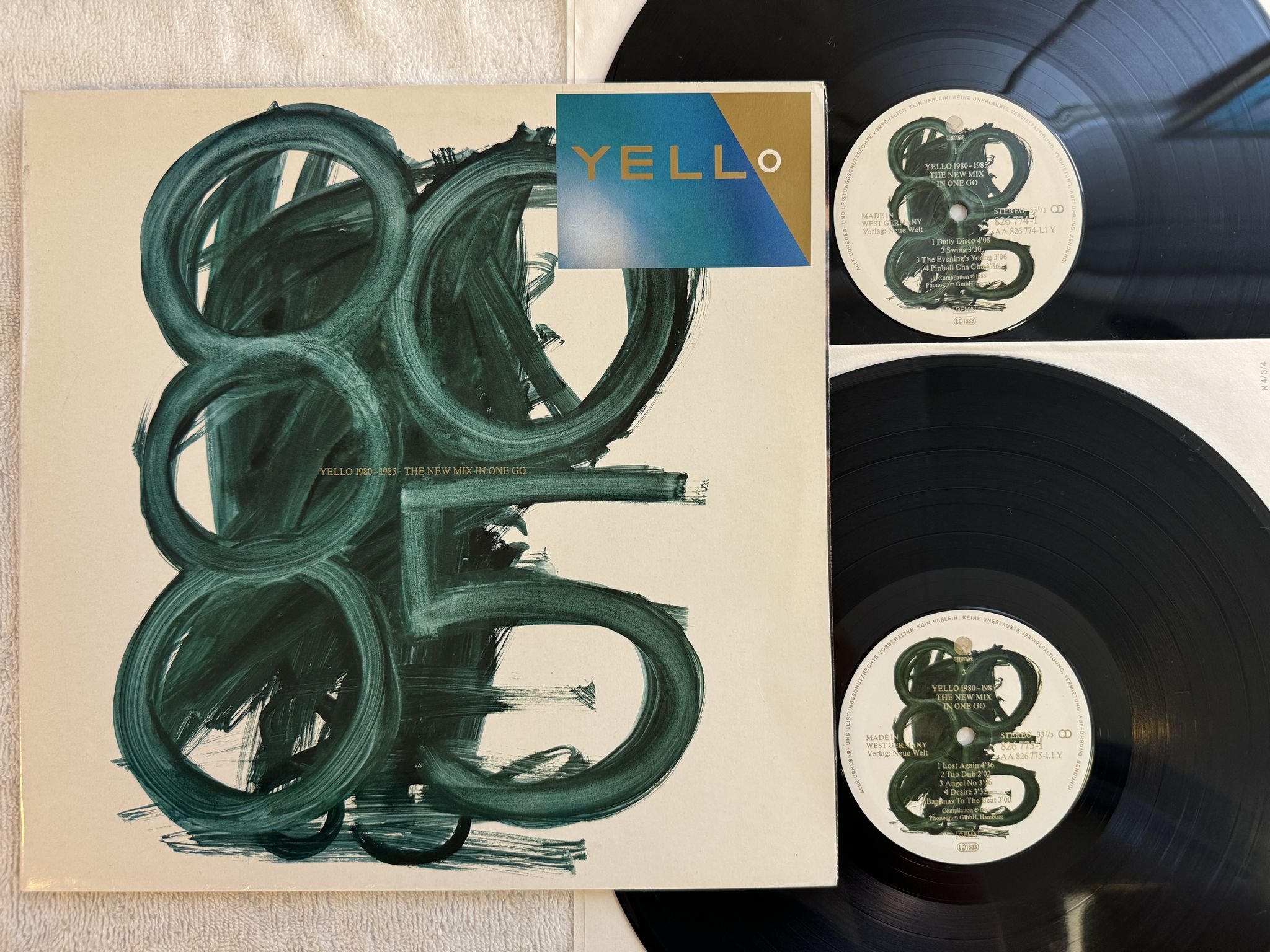 Omslagsbild för skivan YELLO 980 - 1985 The New Mix In One Go 2xLP -86 Ger VERTIGO 826773-1 Q