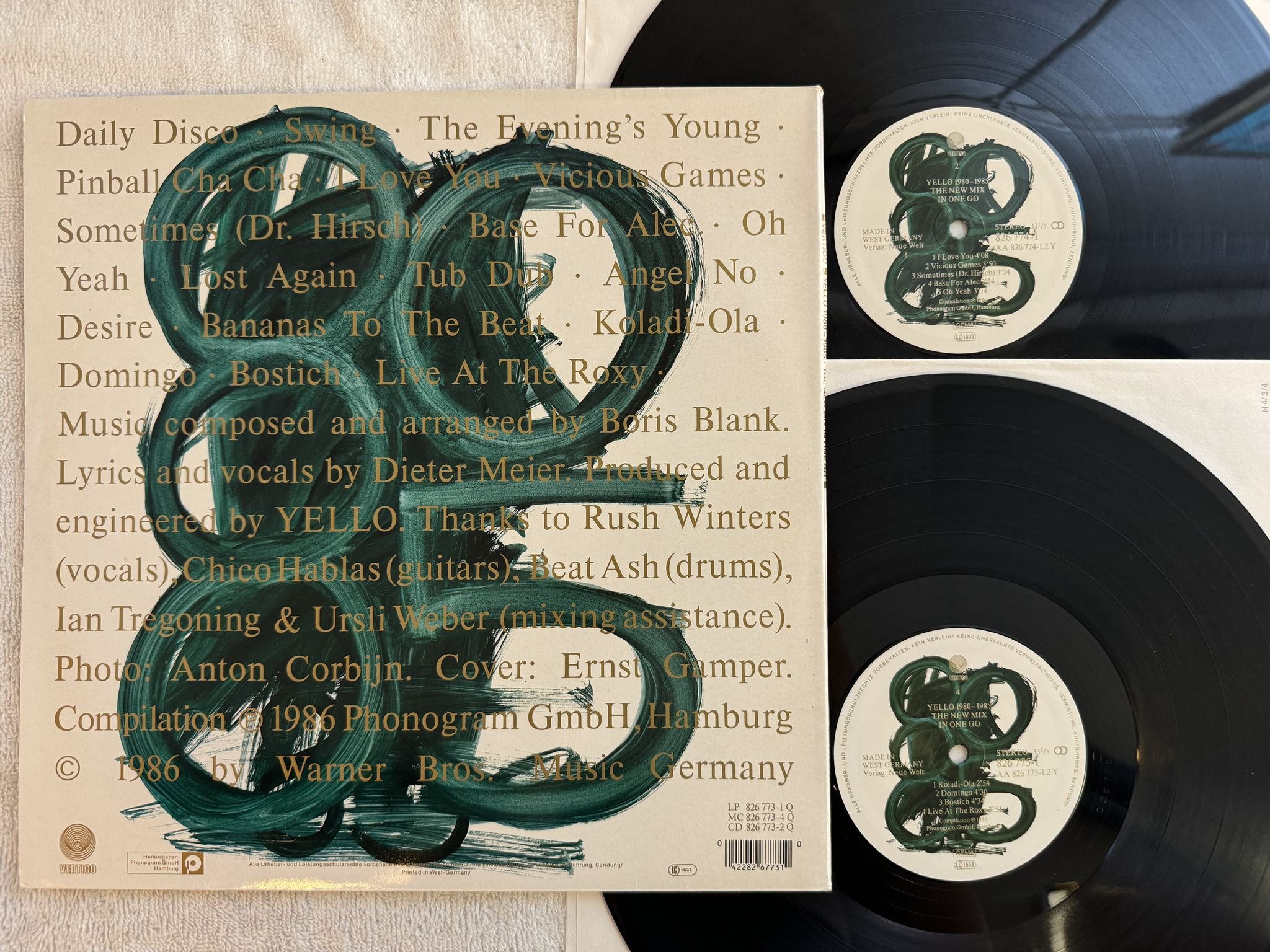 Omslagsbild för skivan YELLO 980 - 1985 The New Mix In One Go 2xLP -86 Ger VERTIGO 826773-1 Q