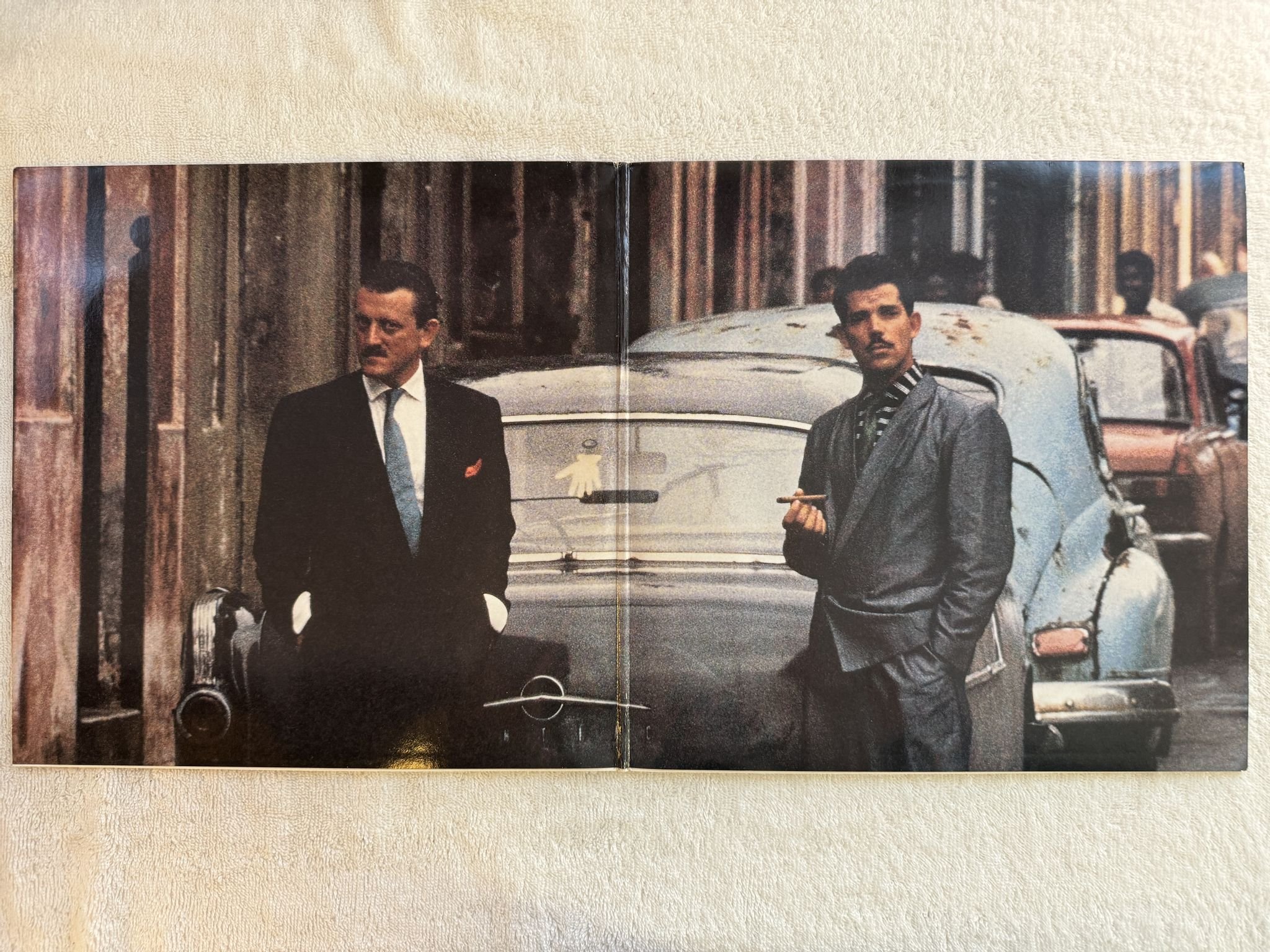 Omslagsbild för skivan YELLO 980 - 1985 The New Mix In One Go 2xLP -86 Ger VERTIGO 826773-1 Q