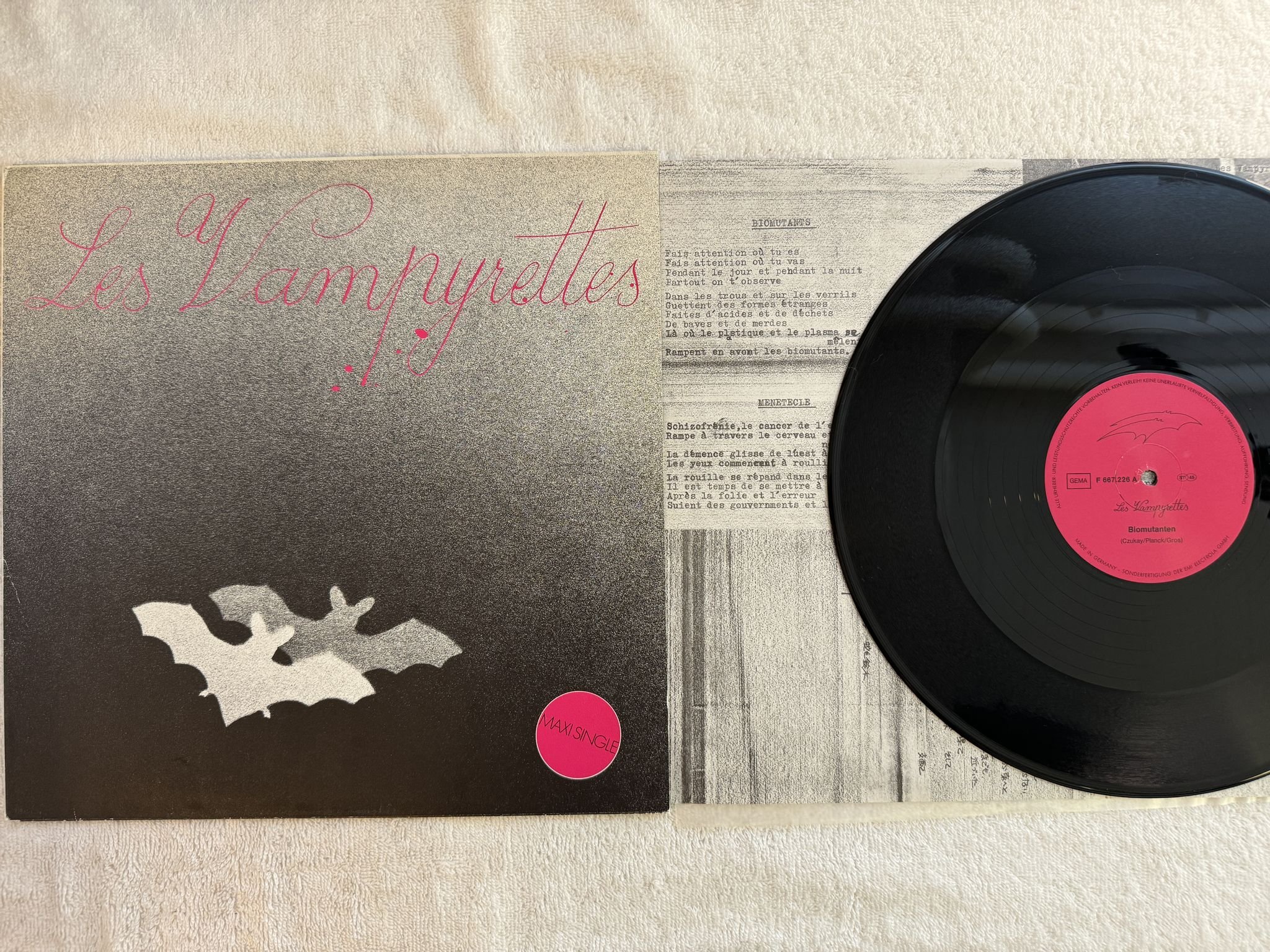 Omslagsbild för skivan LES VAMPYRETTES s/t 12" -80 Ger F 667 226 *** MINIMAL SYNTH ***