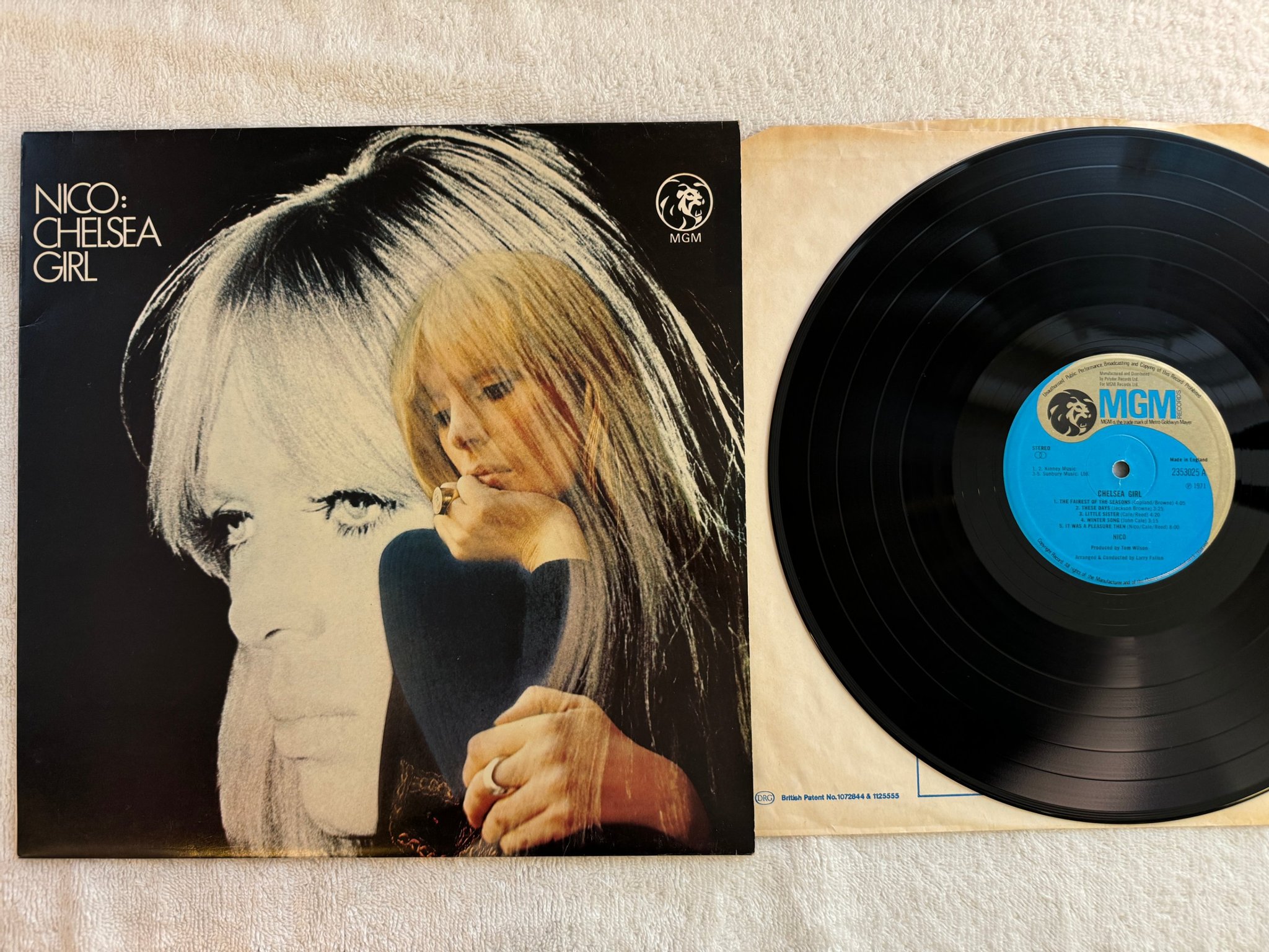 Omslagsbild för skivan NICO Chelsea girl LP UK MGM 2353025