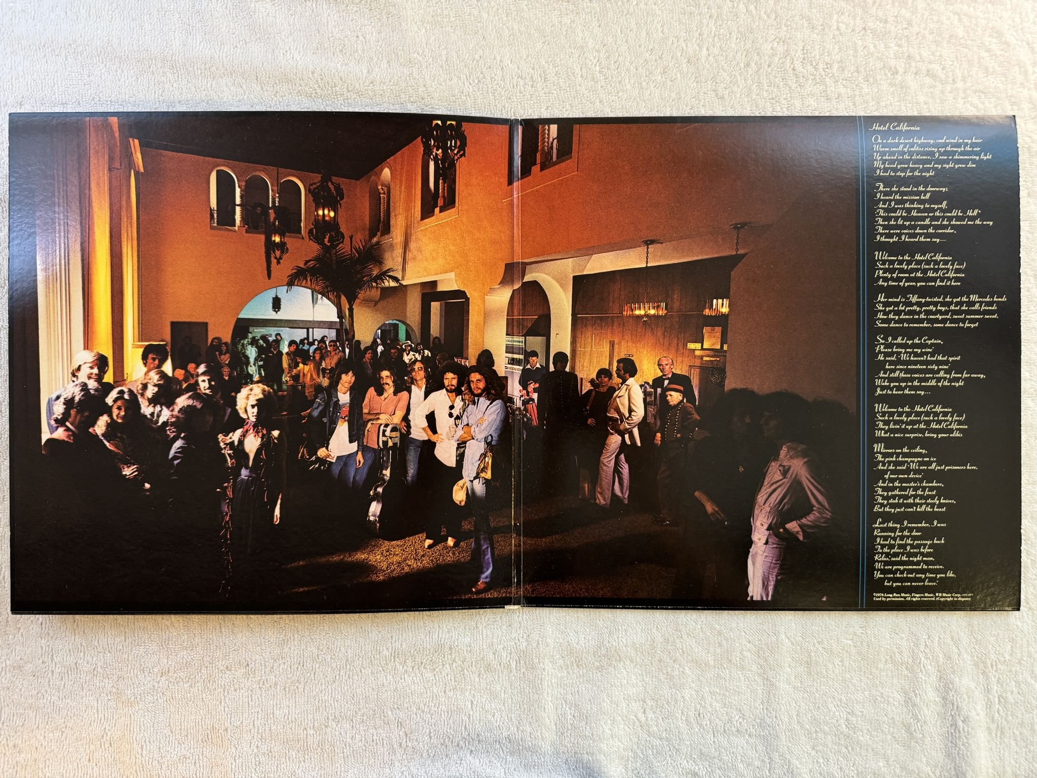 Omslagsbild för skivan EAGLES Hotel California LP -76 US ASYLUM 7E-1084 SP